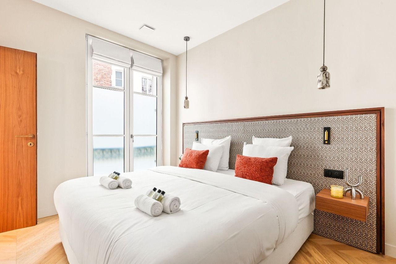 Appartement de luxe de 45 m² avec une chambre, clim, mobilier sur mesure, salle de bain en marbre et cuisine ouverte