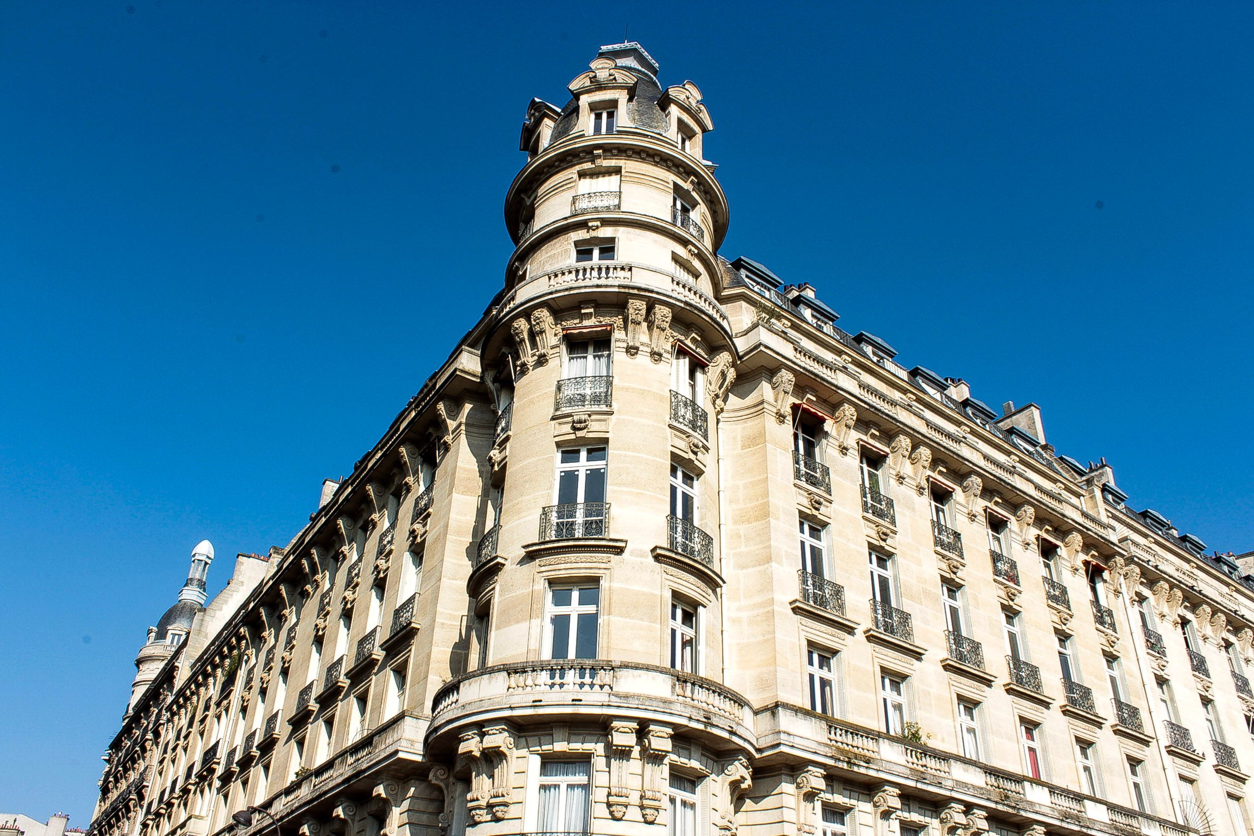 Apartments with a balcony for rent in Paris
