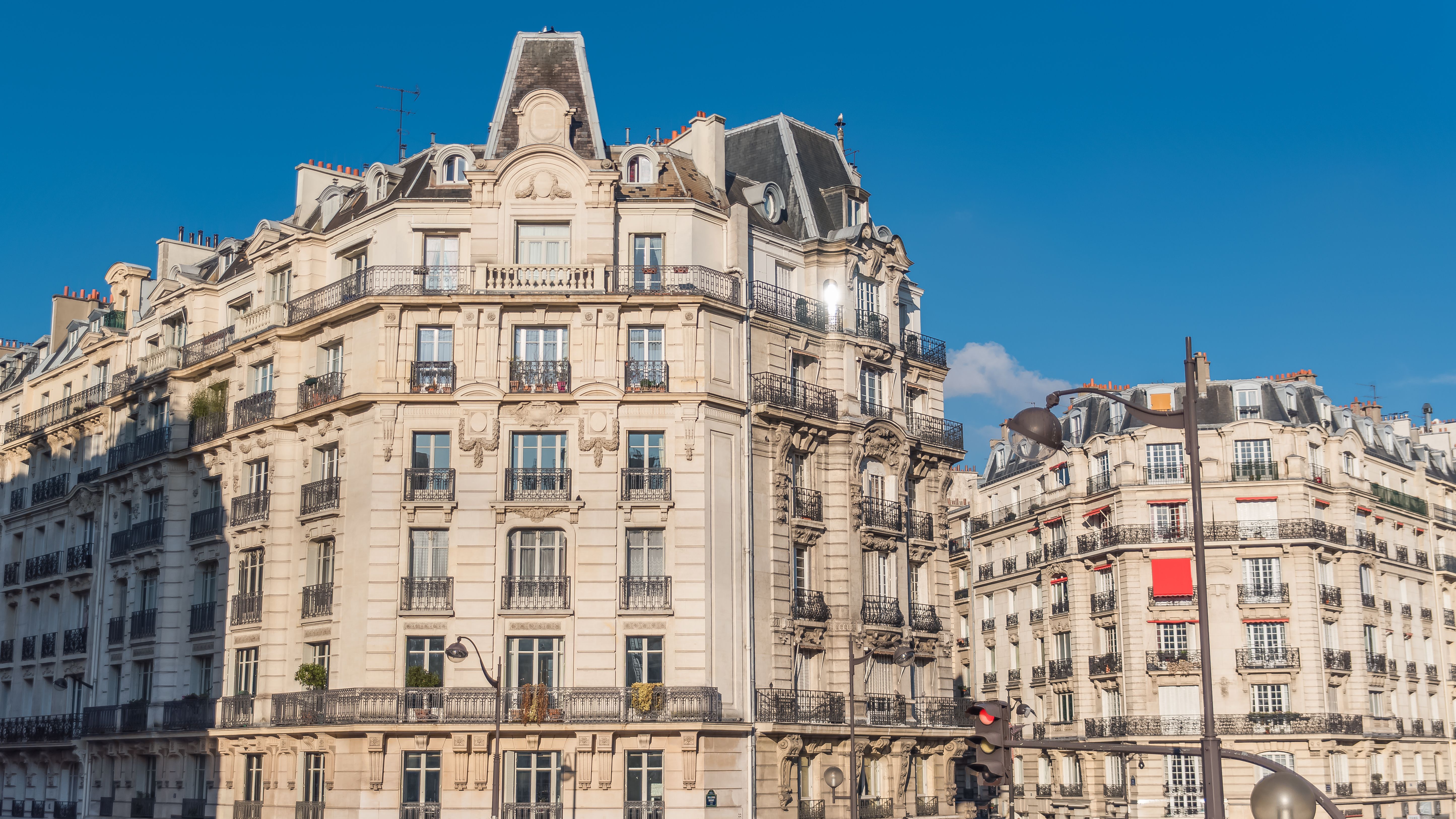 Bail meublé versus bail code civil Paris 2026
