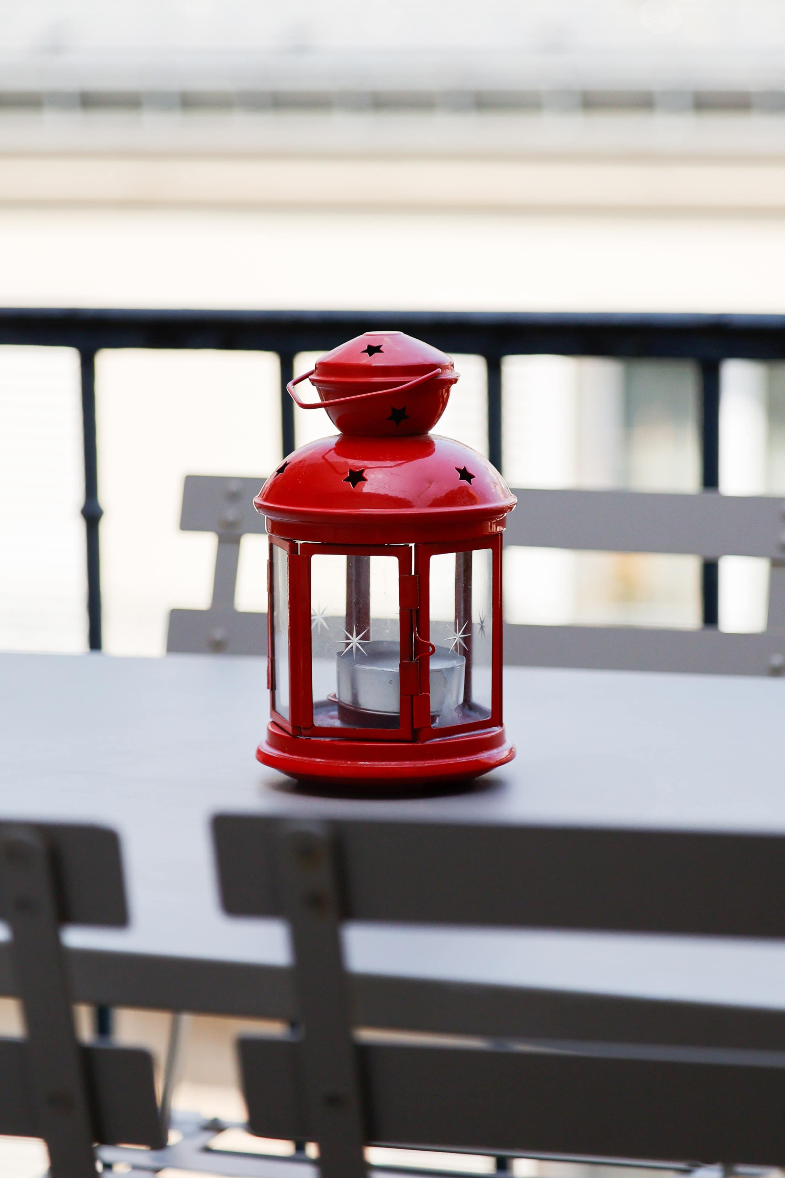 Petit balcon avec vue sur les toits