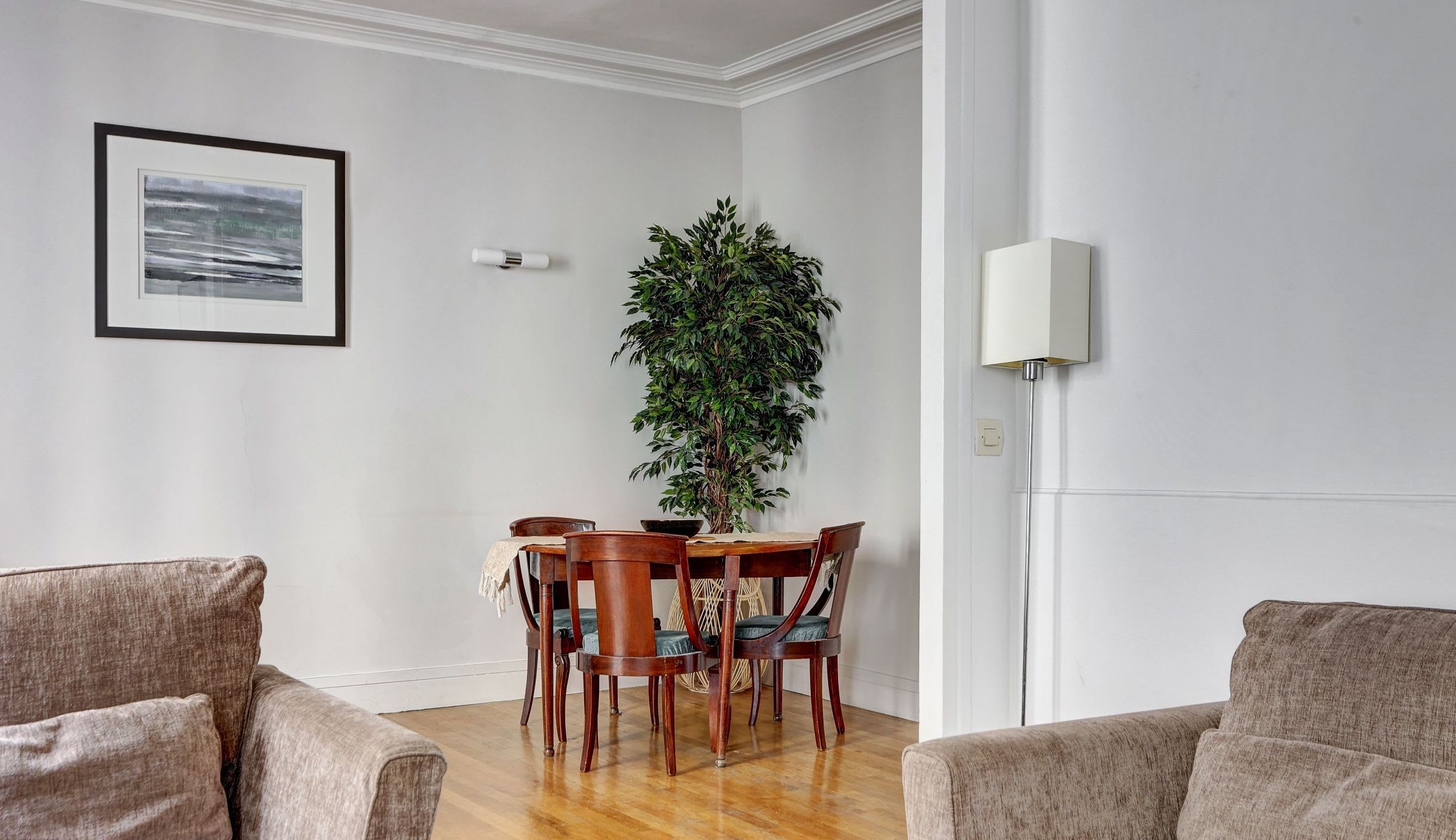 French elegant apartment near the Arc de Triomphe