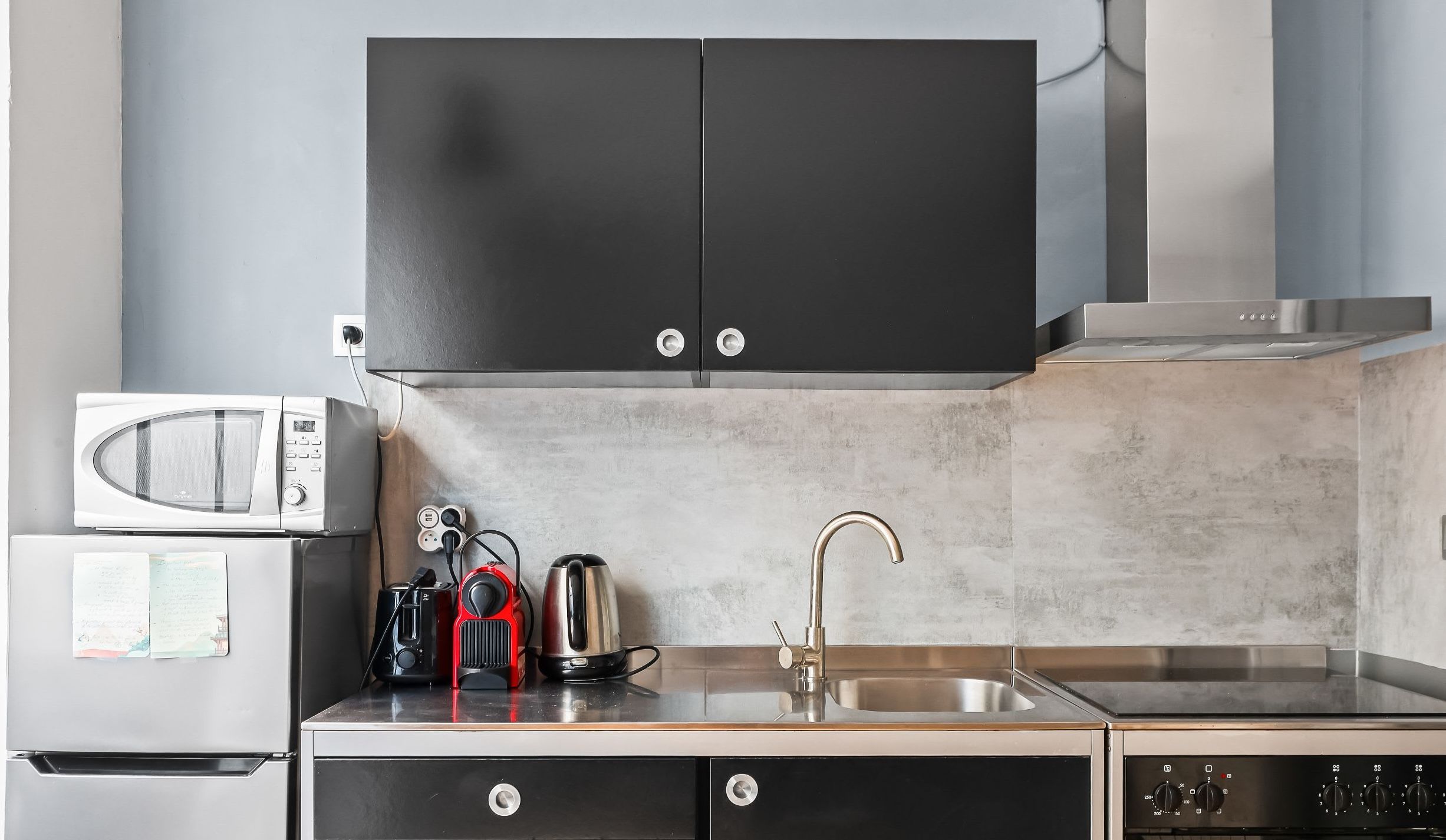 Fully equipped kitchen.