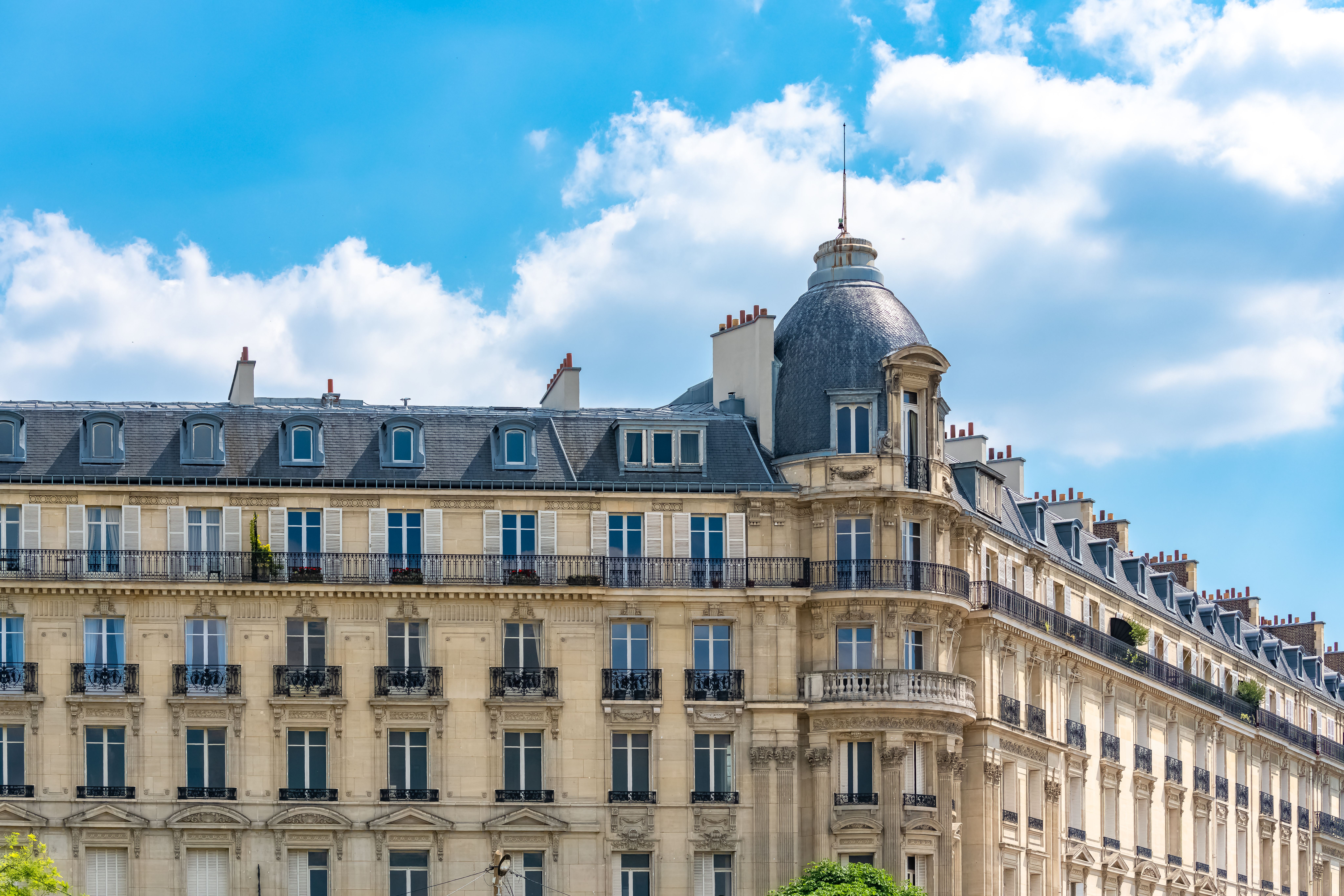 Dossier de location Paris 2026 : pièces justificatives pour locataire étranger cherchant une maison ou un grand appartement à Paris