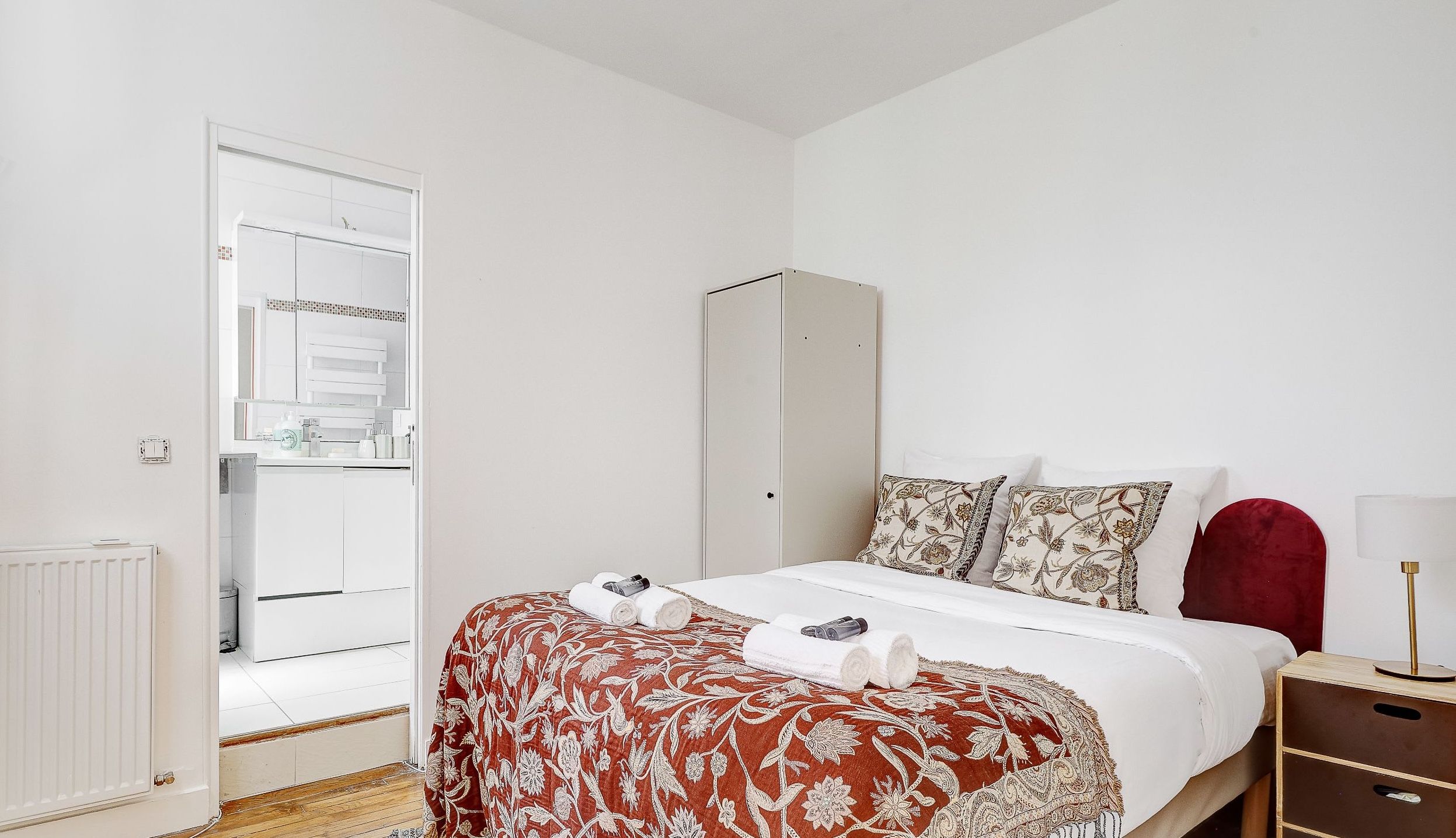 Bedroom with a double bed