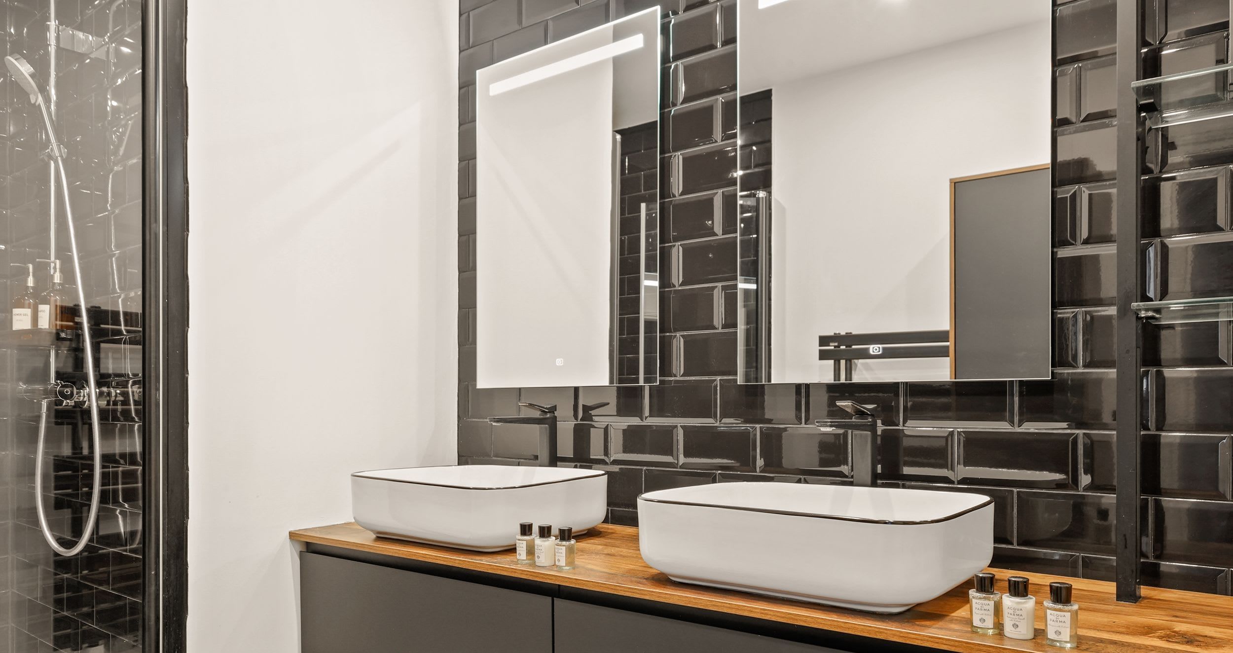 Séjour d'un appartement meublé de 42 m² rue Boursault Paris 17e
