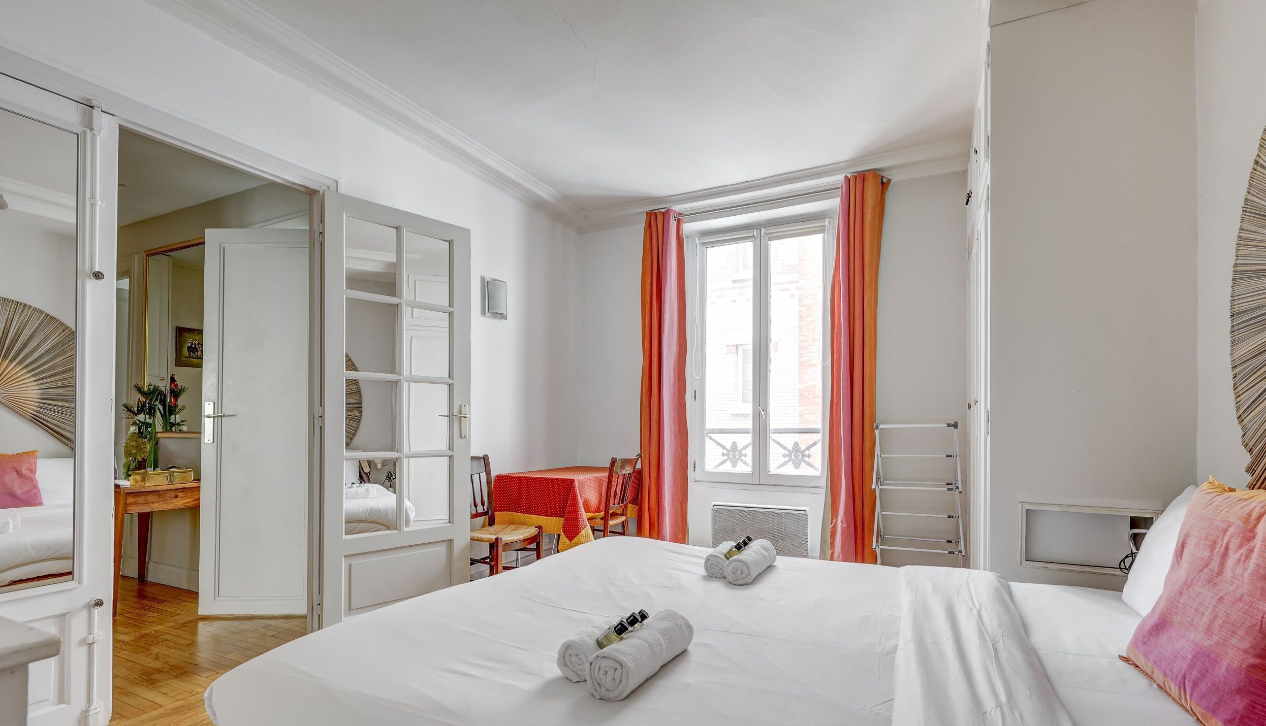 French elegant apartment near the Arc de Triomphe
