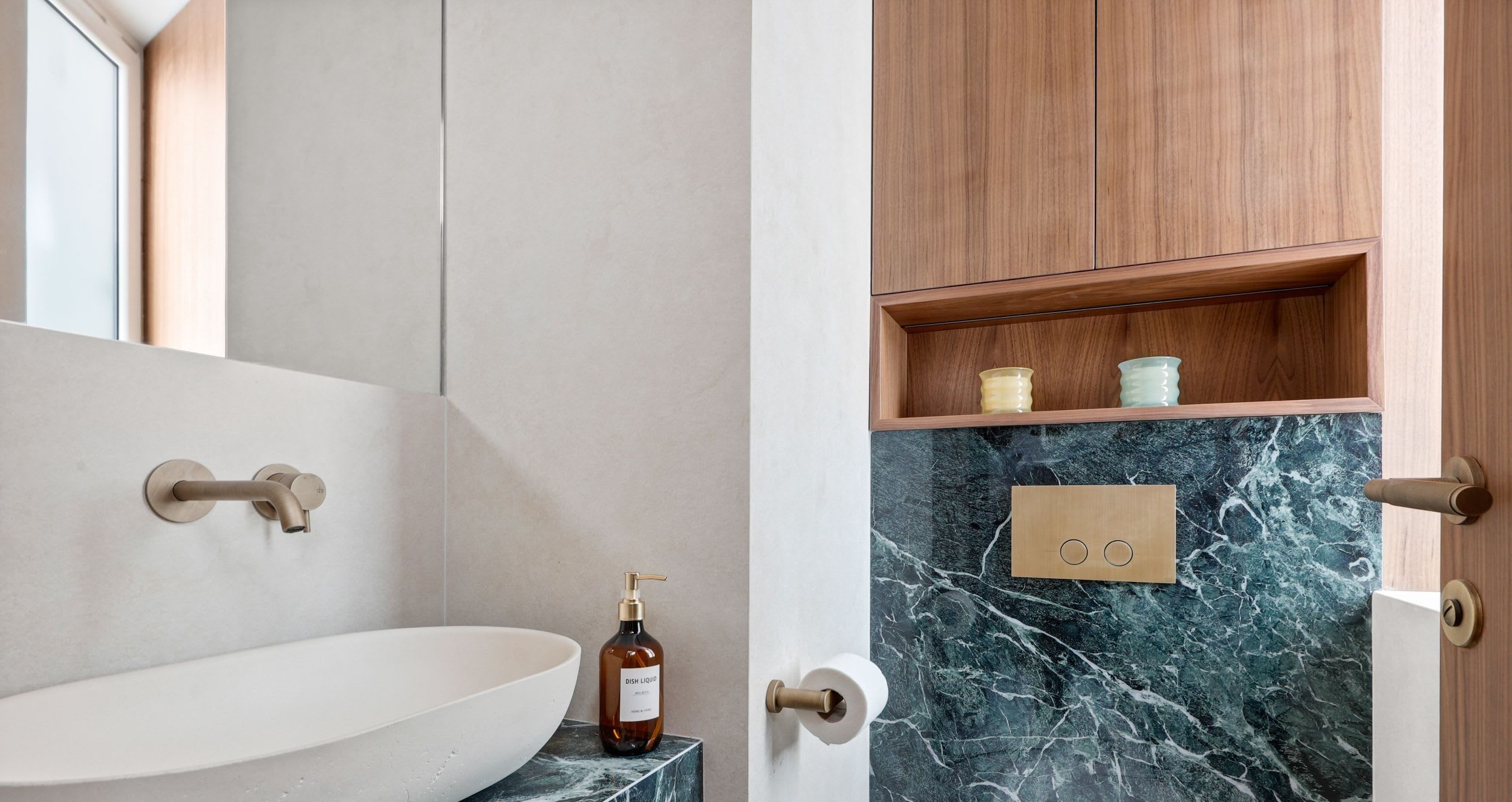 Luxury 45 m² one-bedroom apartment with A/C, custom-made furnishings, marble bathroom and open kitchen on Rue du Four, Paris 6th.