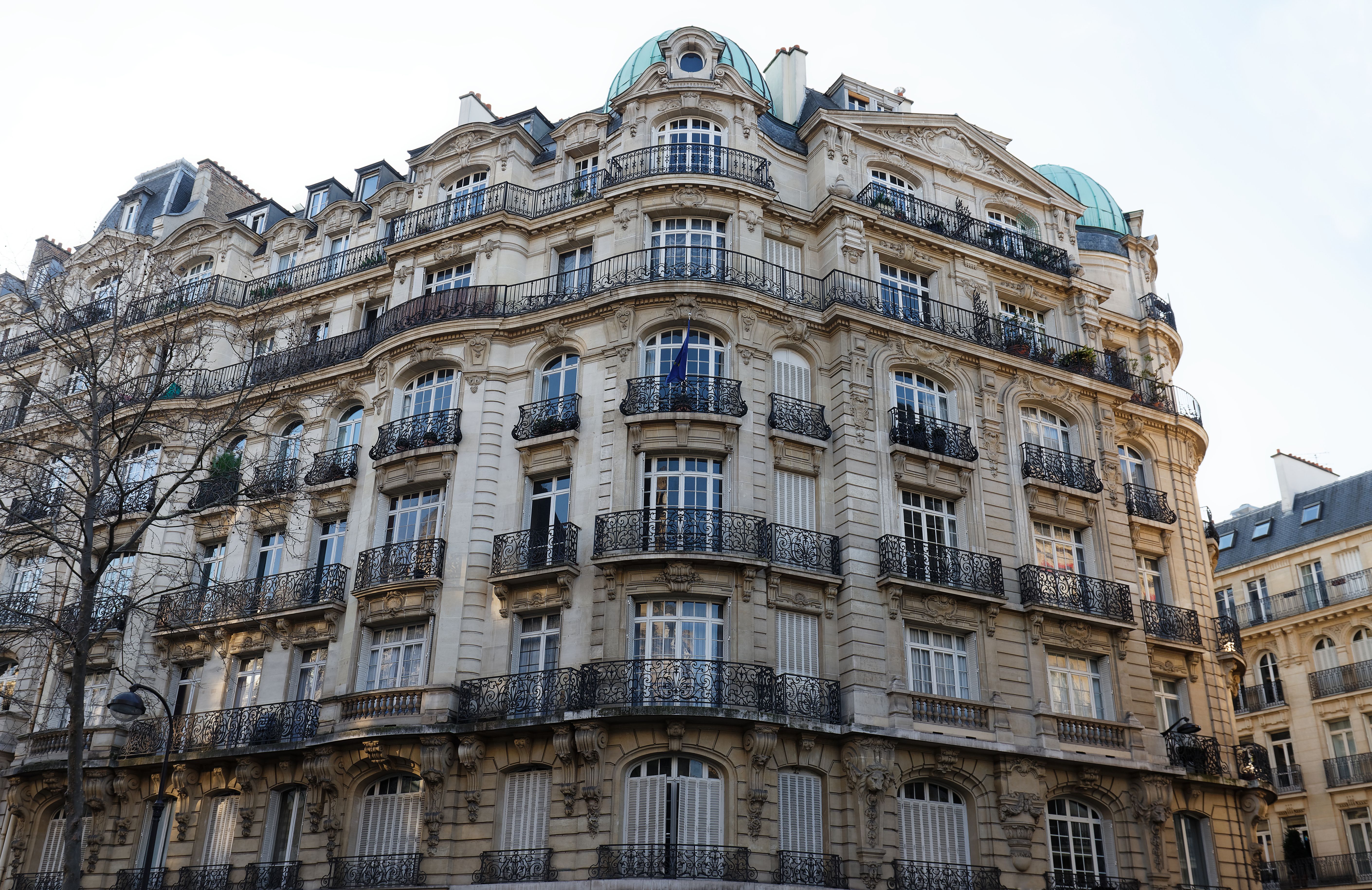 État des lieux Paris locataire professionnel 2026, inspection à l'entrée dans un appartement meublé avant remise des clés