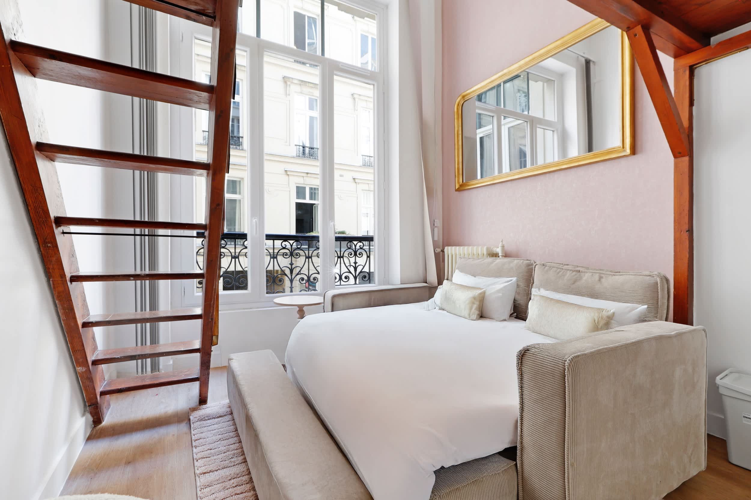 Appartement lumineux en duplex à Paris 8e près des Champs-Élysées