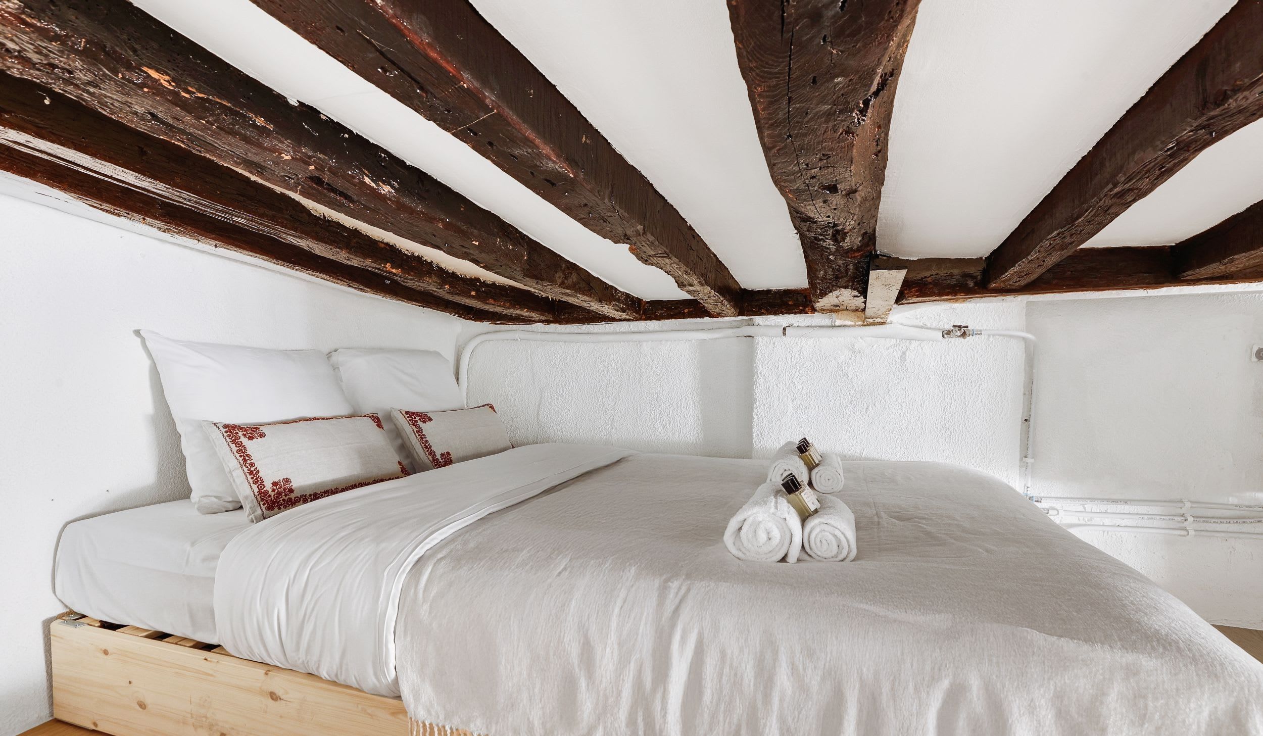 Double bed on the mezzanine.