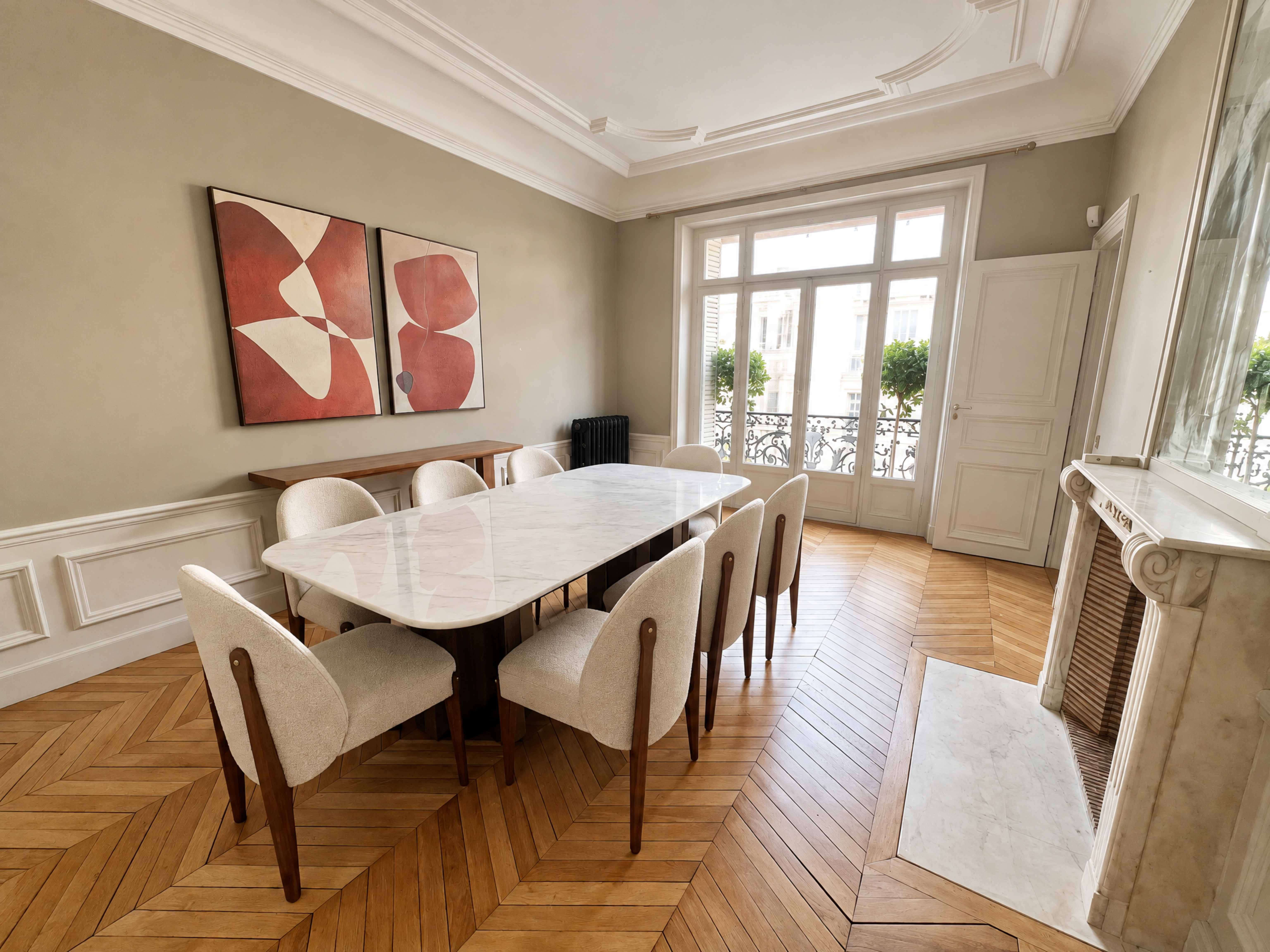 Appartement de réception haussmannien meublé 4 chambres à louer avenue Raymond Poincaré Paris 16e, triple réception avec moulures, cheminée et parquet point de Hongrie