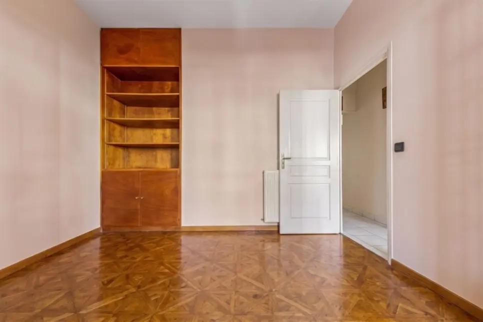 Chambre avec rangements en bois à Paris 15