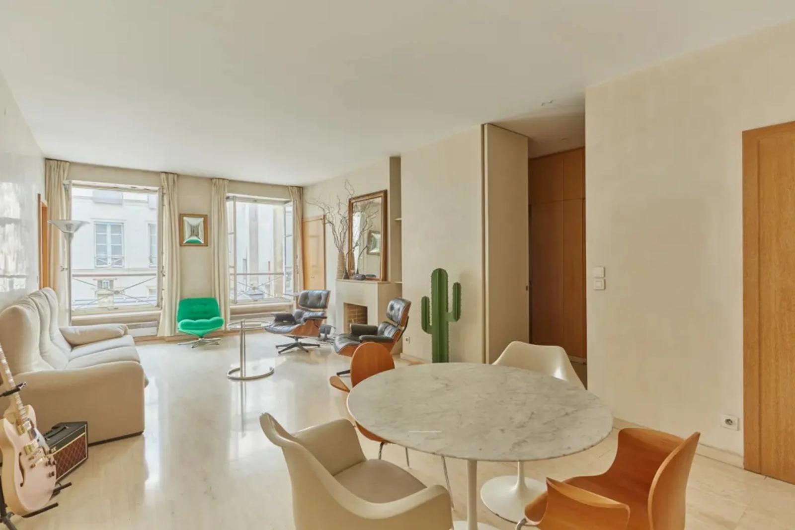 Salon et salle à manger lumineux et modernes