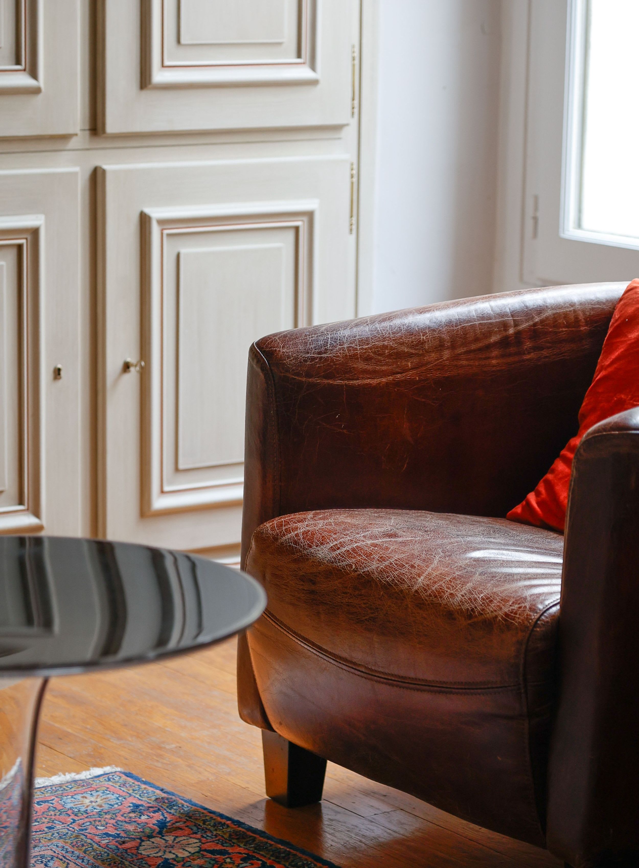 French elegant apartment near the Arc de Triomphe