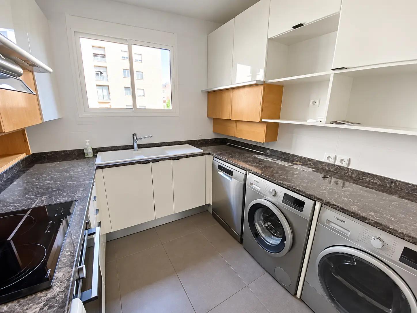 Equipped kitchen with washer, dryer and dishwasher in Neuilly