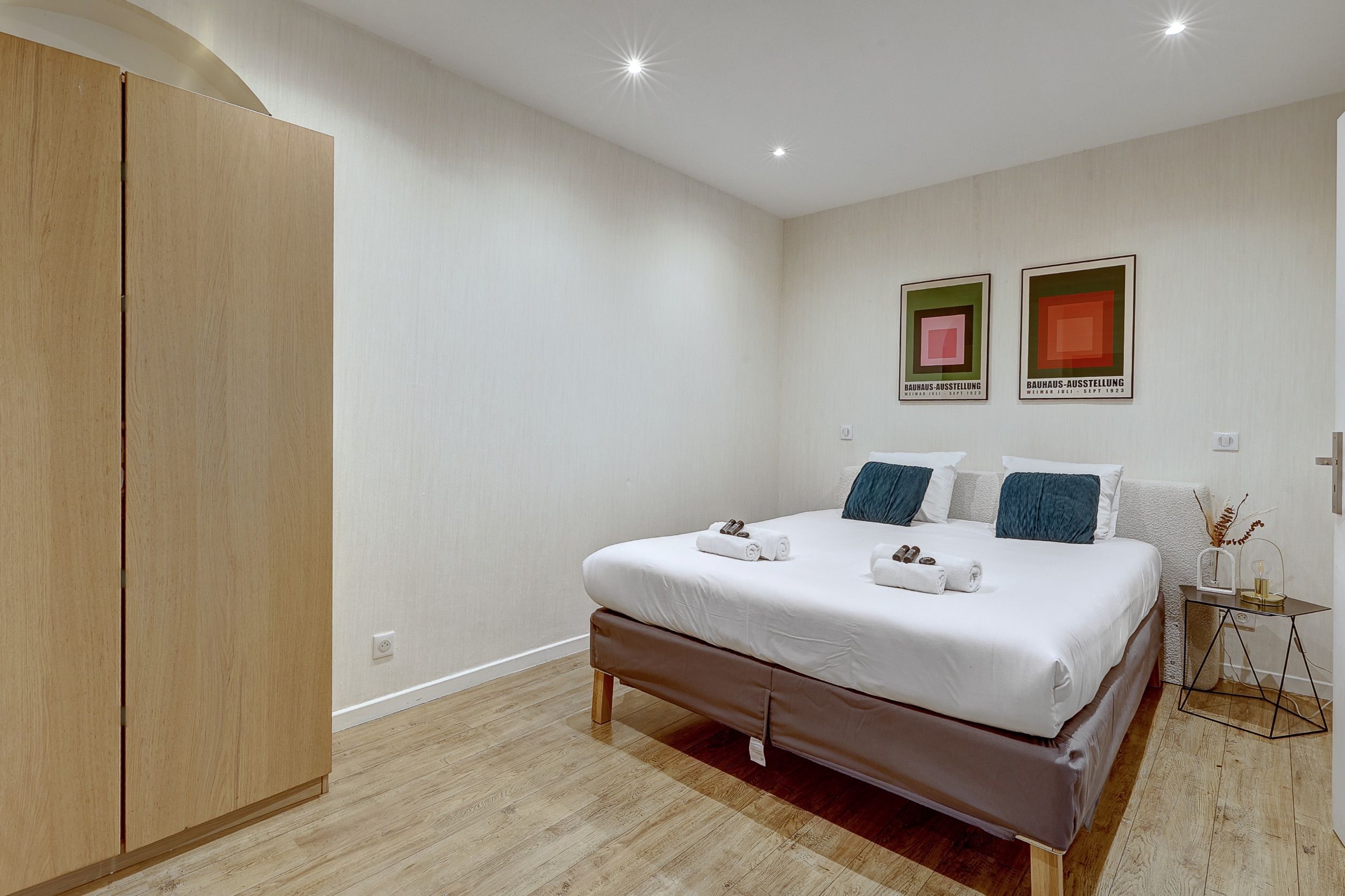 21 Rue des Messageries-bedroom-2