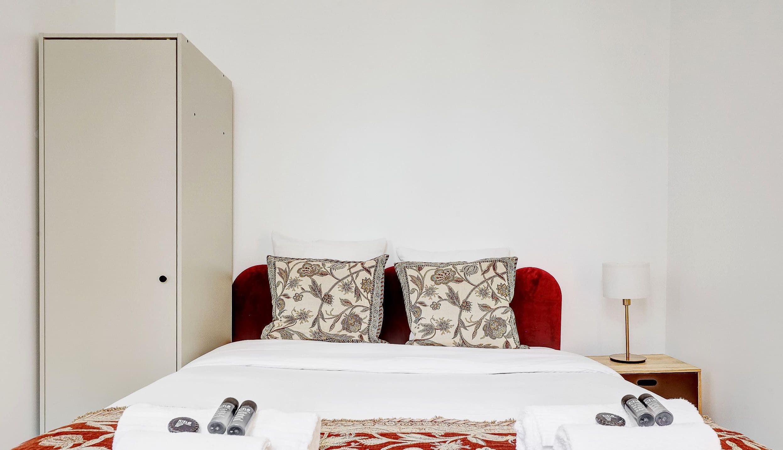 Bedroom with a double bed