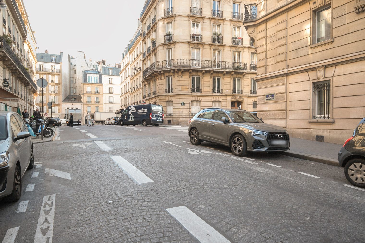 Rue de Monceau • Extérieur