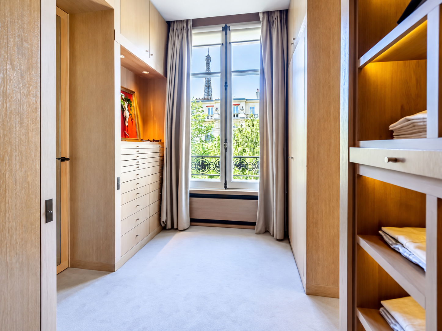 Dressing sur mesure avec vue sur la Tour Eiffel