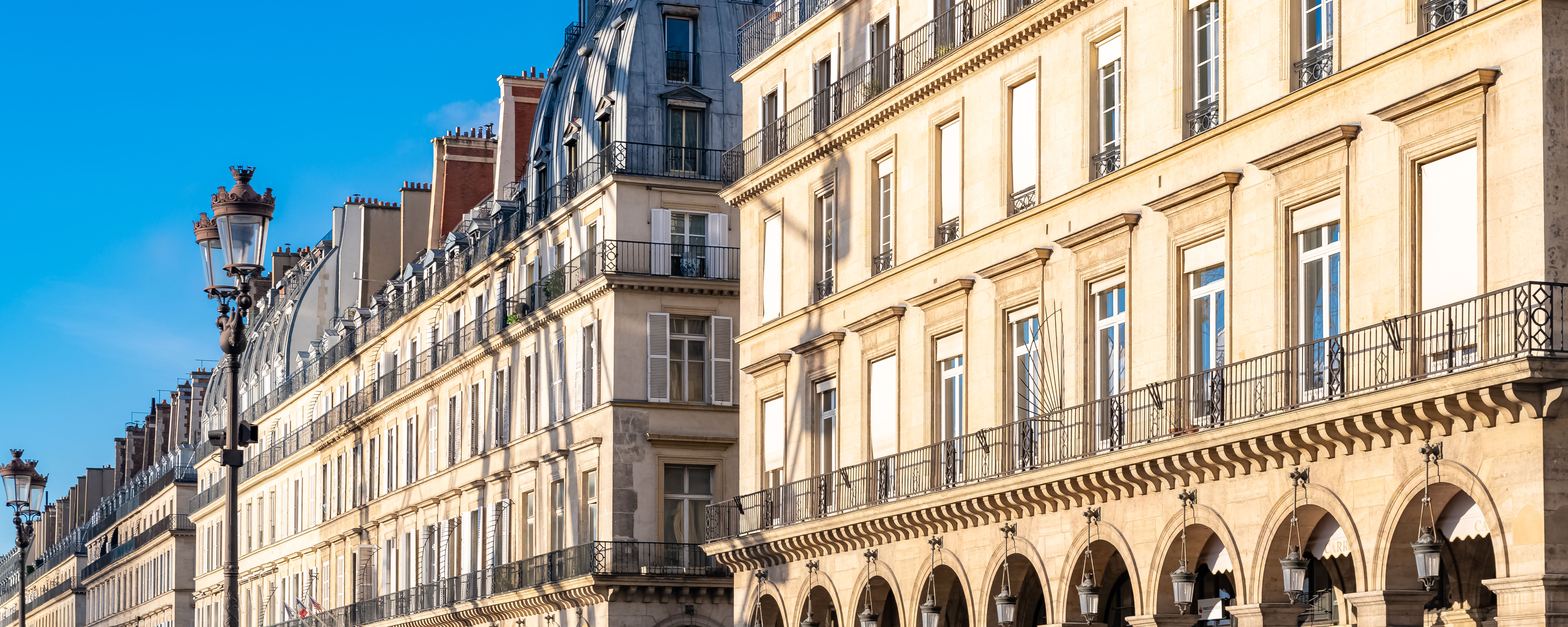 Pôles de sorties couvertes à Paris sous la pluie