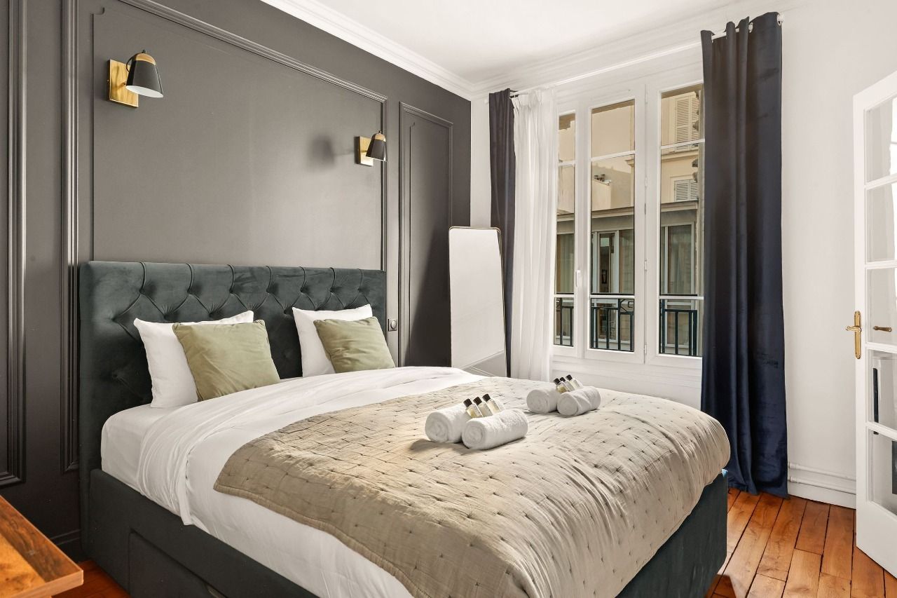 Séjour d'un appartement meublé de 42 m² rue Boursault Paris 17e