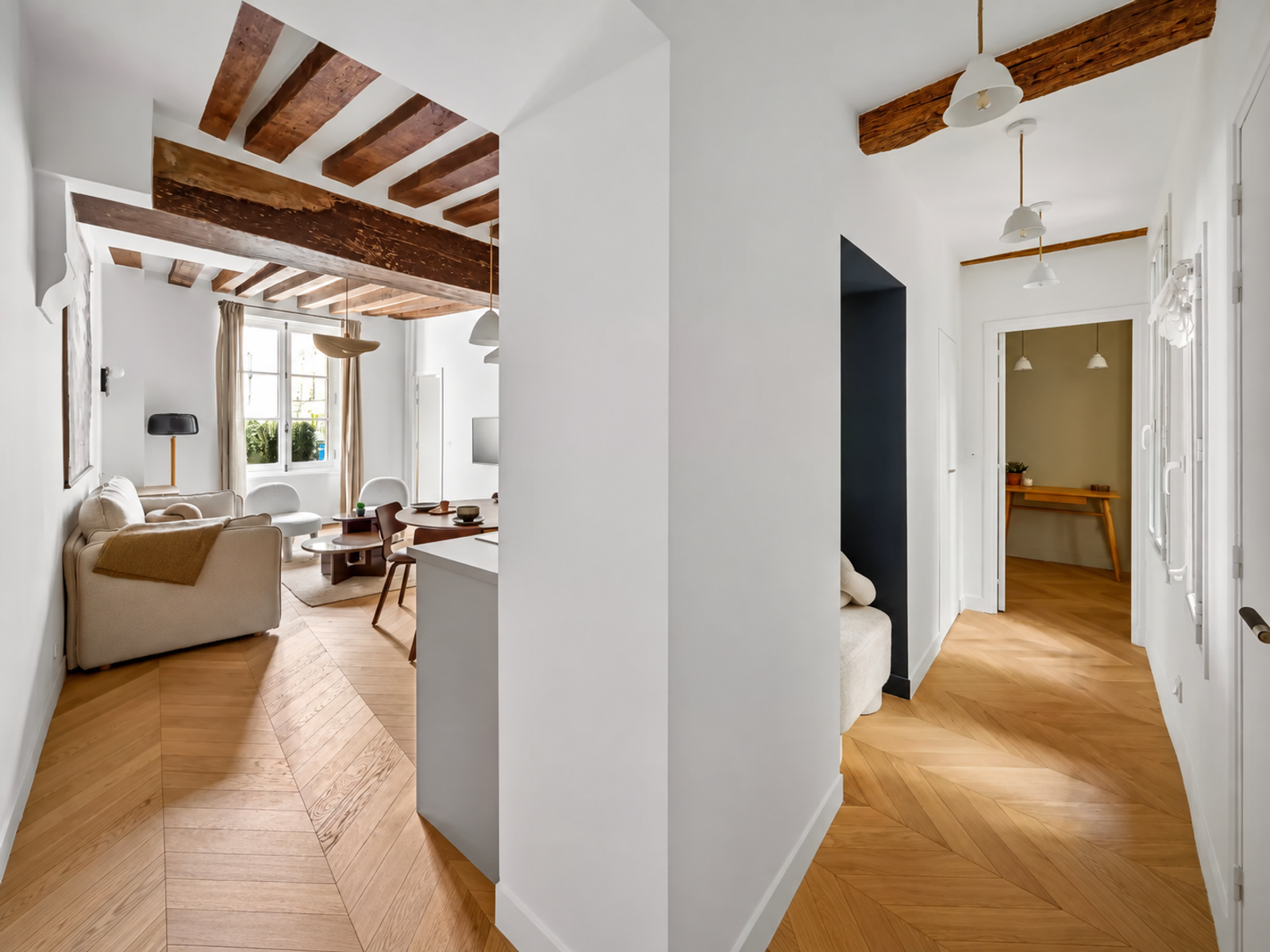 Appartement rénové avec poutres apparentes à Paris