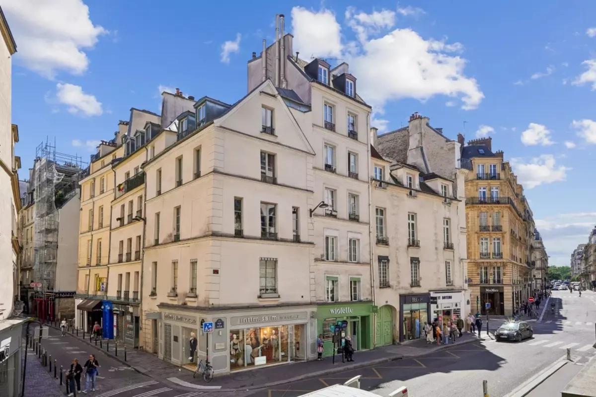 Rue du Four dans le quartier Saint-Germain-des-Prés