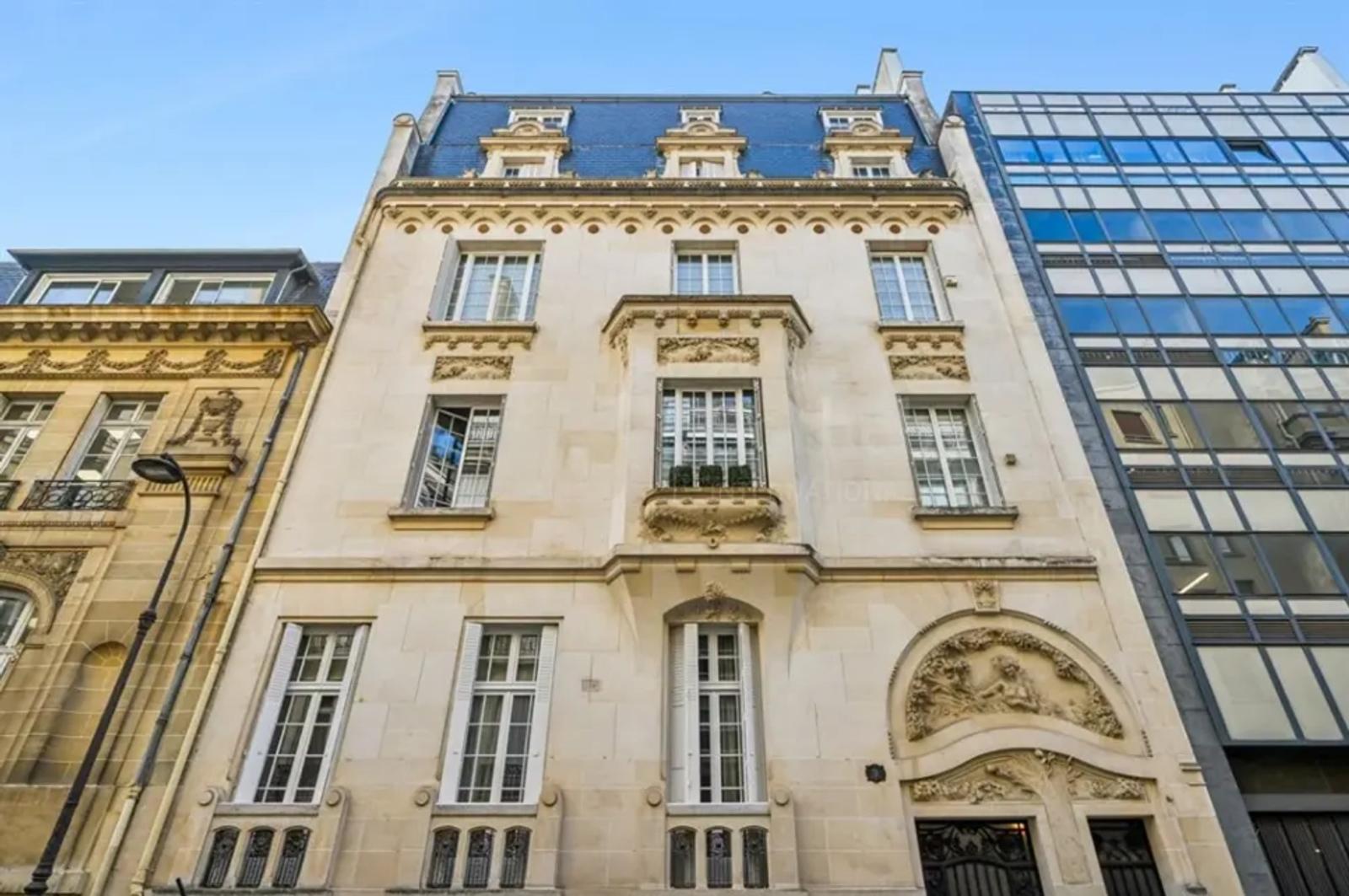 Façade d'un hôtel particulier de 1911 à Paris 16e