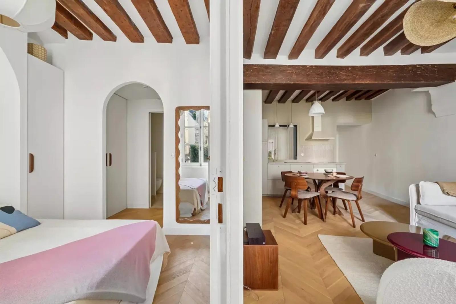 Salon et salle à manger ouverts à Paris