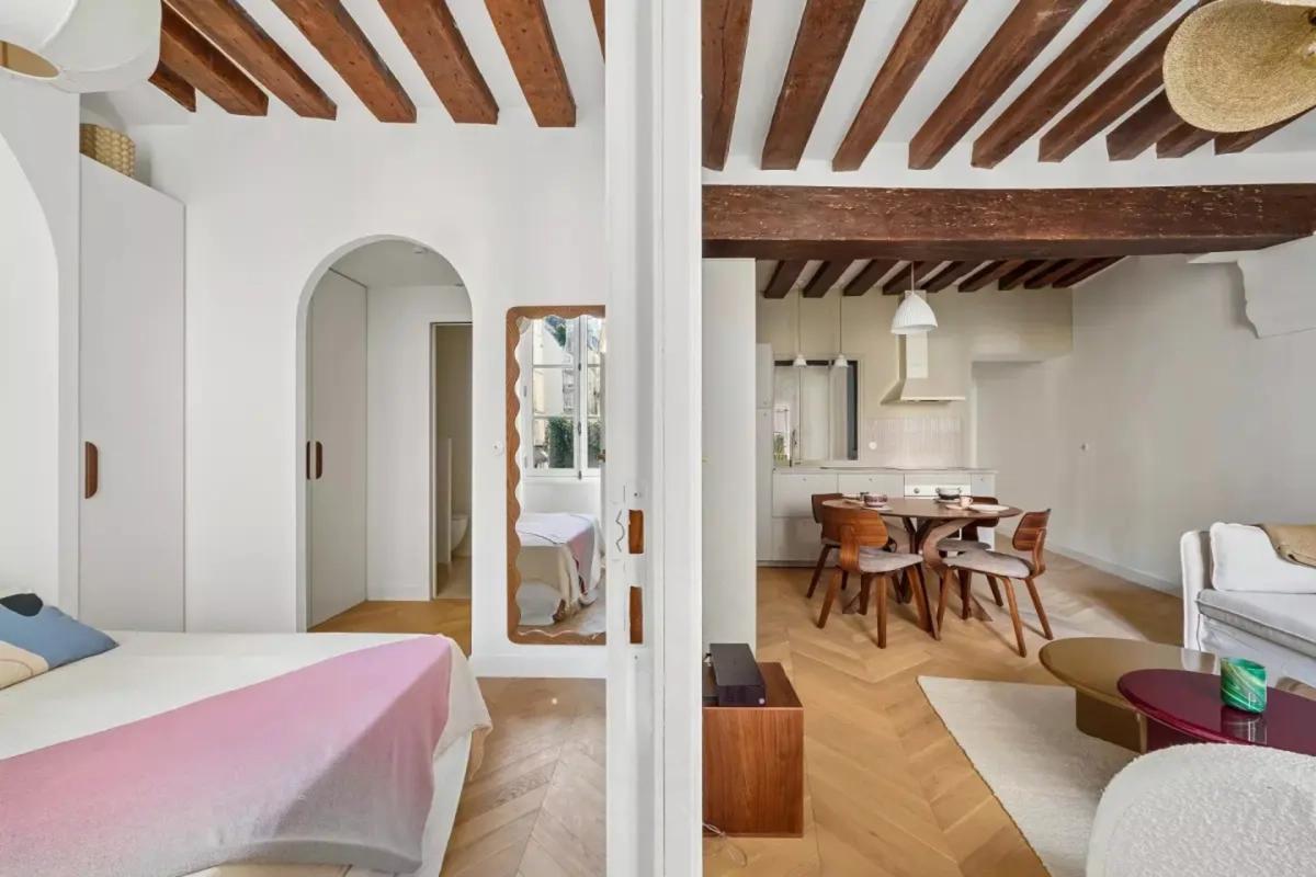 Salon et salle à manger ouverts à Paris