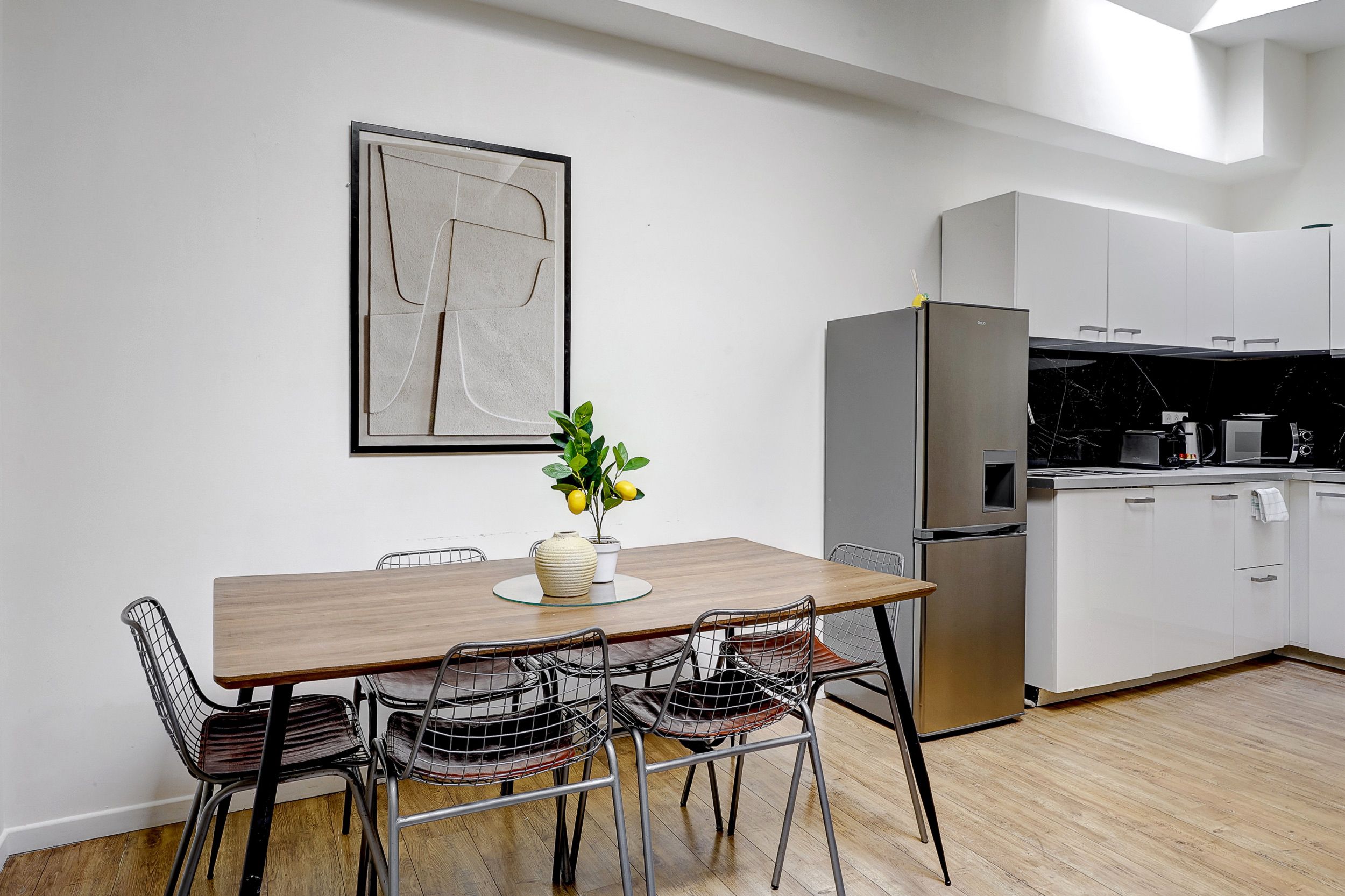 21 Rue des Messageries-kitchen-diningroom