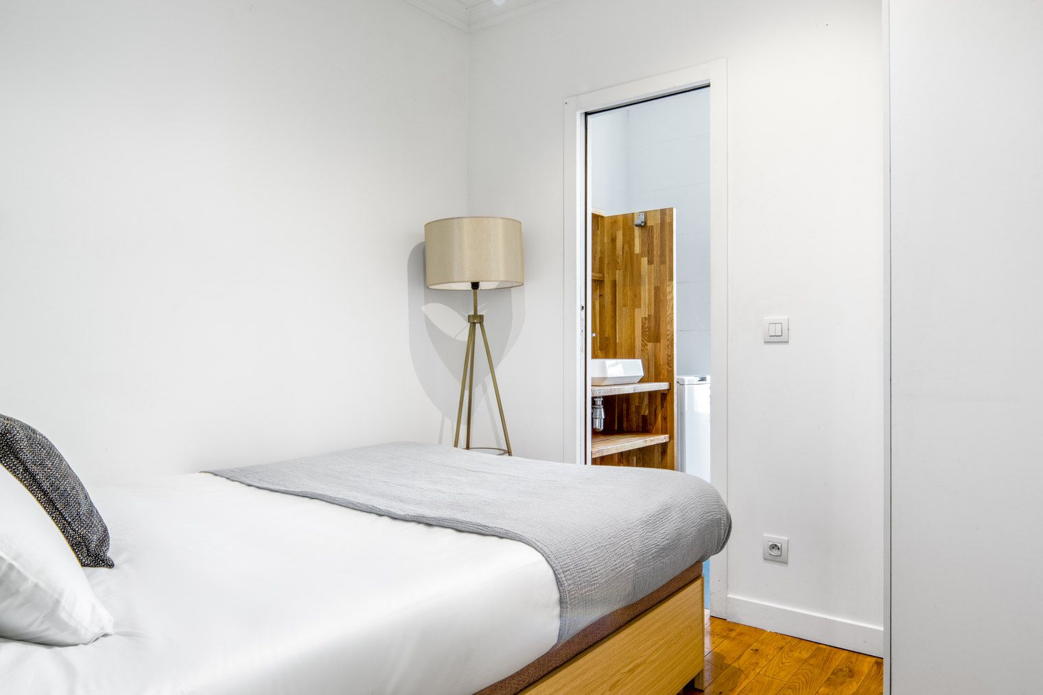 Rue du Faubourg Saint-Honoré • Chambre
