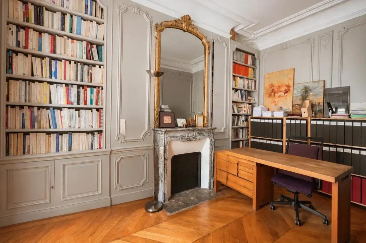 Bureau avec bibliothèque et cheminée
