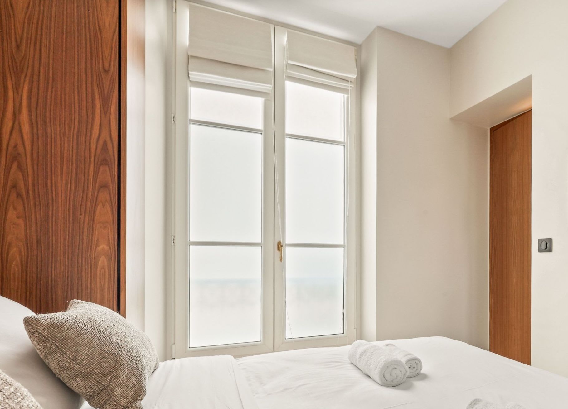 Appartement 2 chambres rénové et lumineux avec séjour à Saint-Germain-des-Prés.