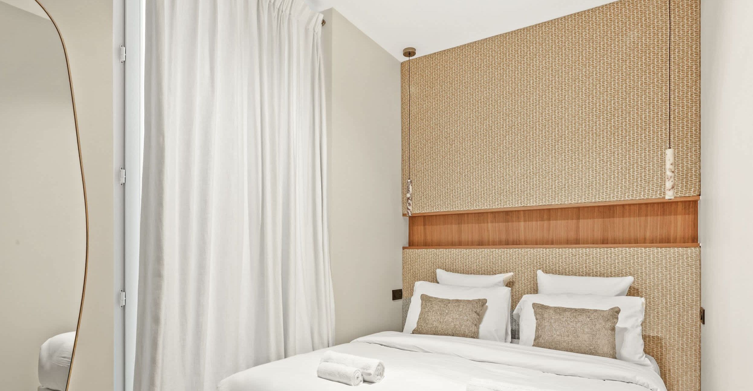 Appartement 2 chambres rénové et lumineux avec séjour à Saint-Germain-des-Prés.