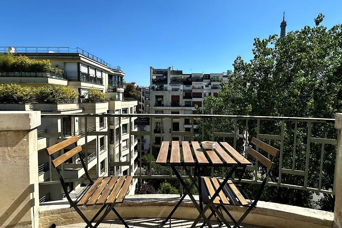 Avenue du Président Kennedy • Terrasse