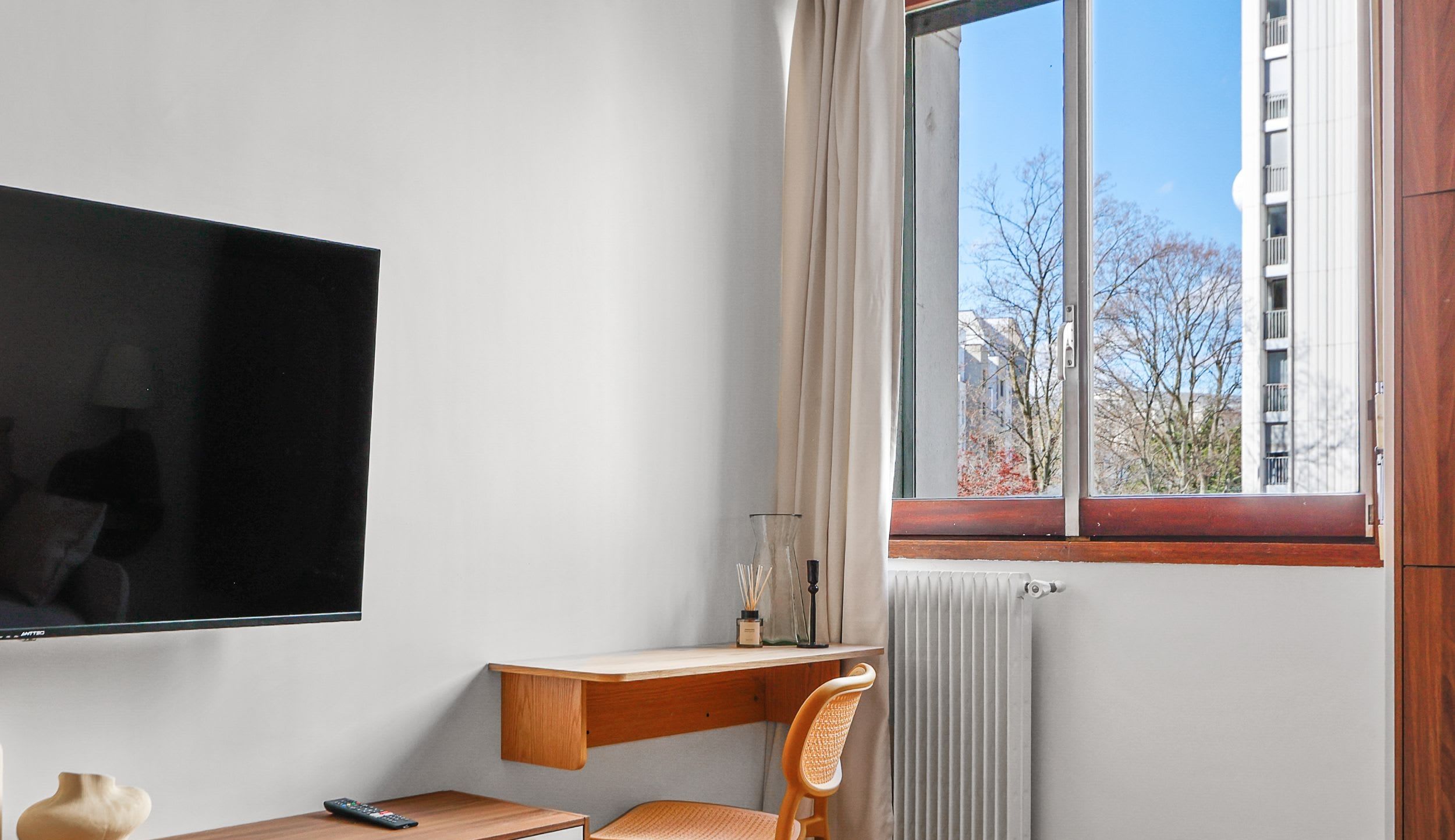 Bright contemporary furnished apartment Paris 15th