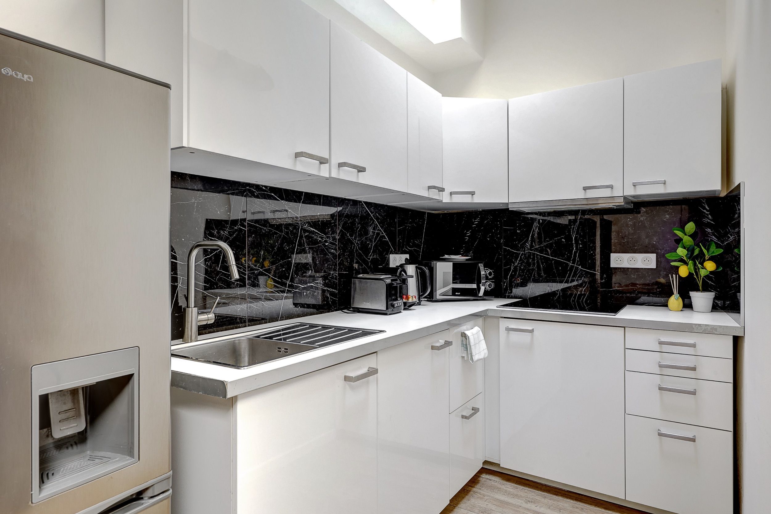 21 Rue des Messageries-kitchen-1
