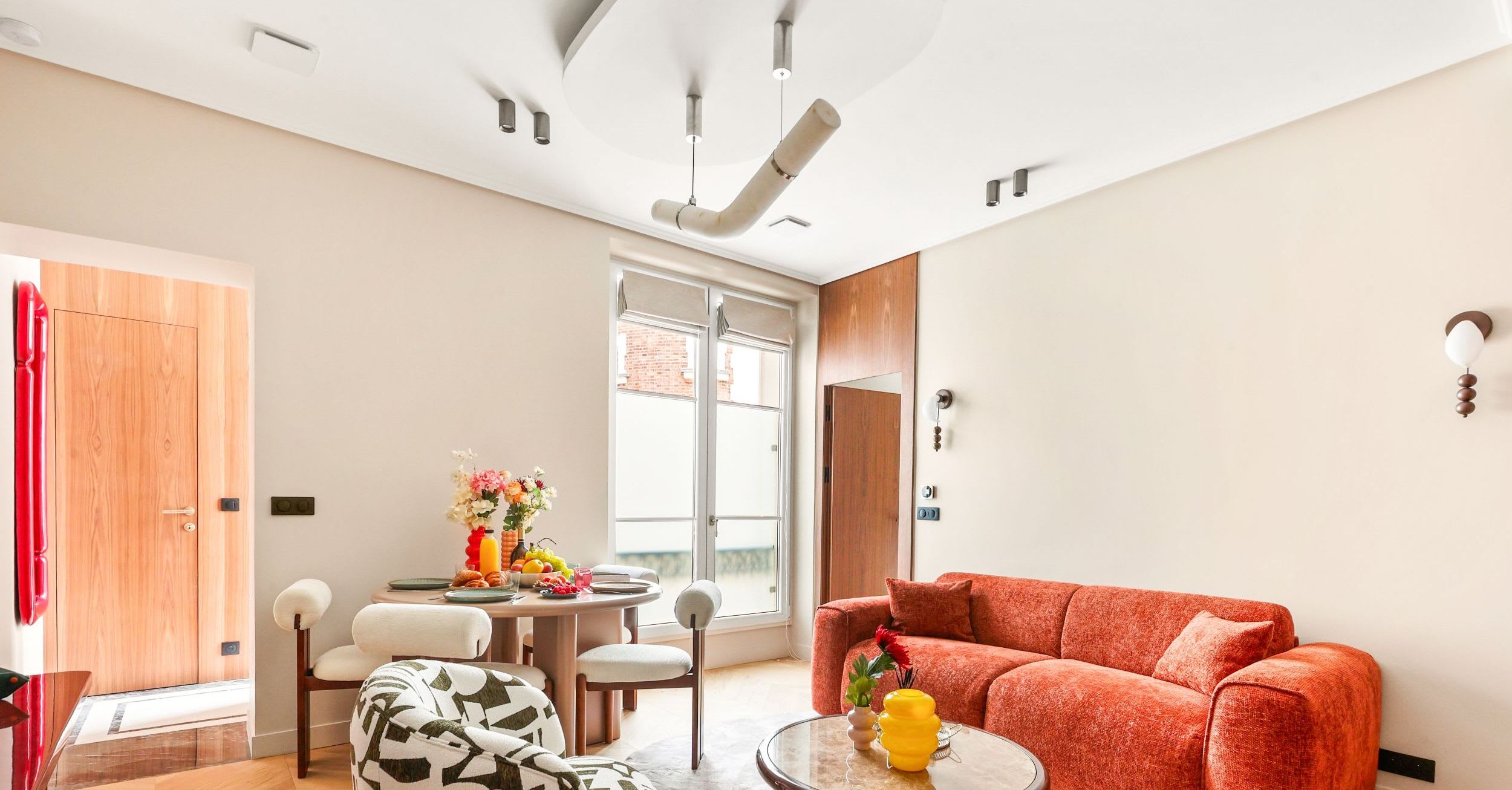 Luxury 45 m² one-bedroom apartment with A/C, custom-made furnishings, marble bathroom and open kitchen on Rue du Four, Paris 6th.