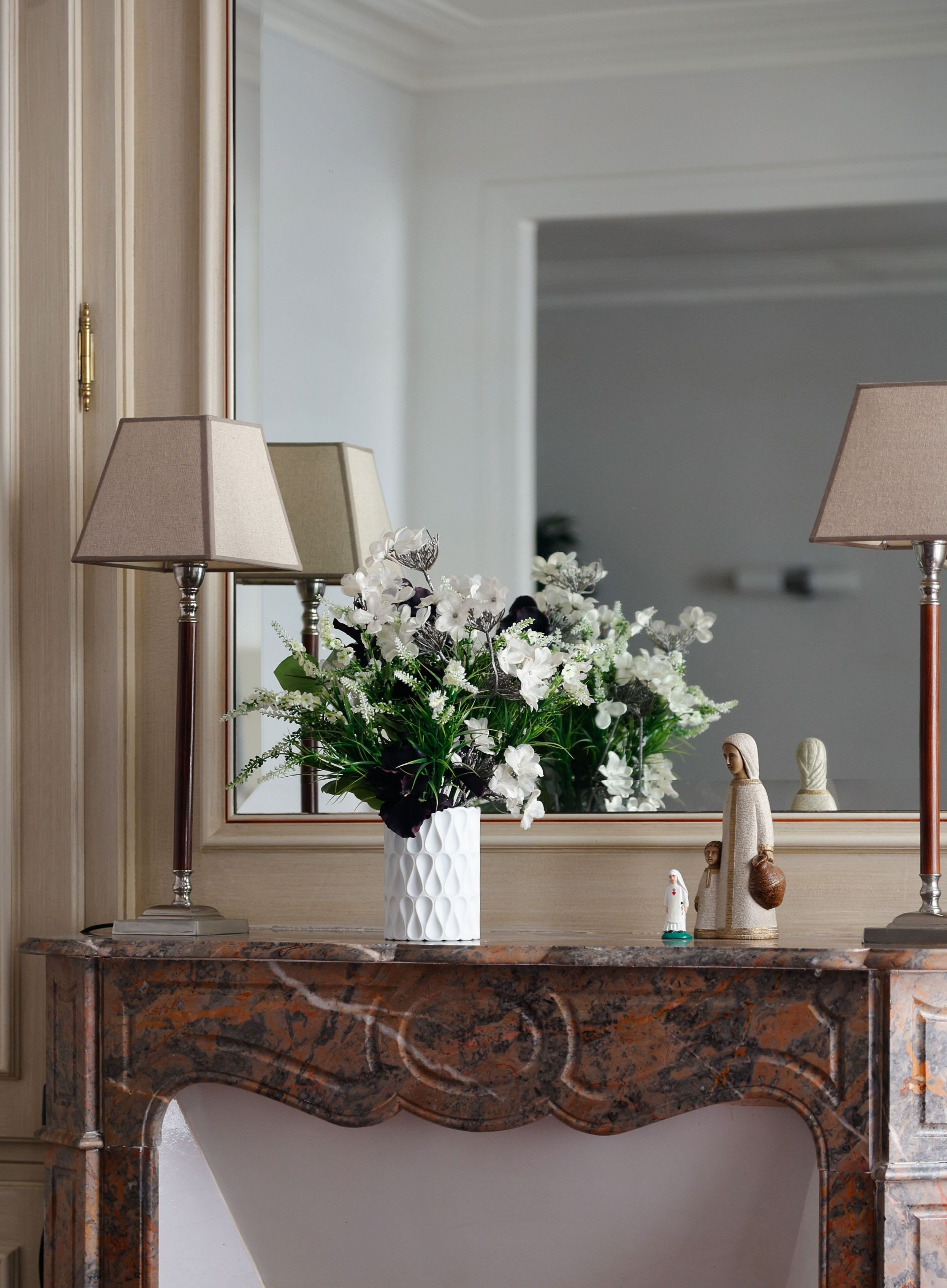 French elegant apartment near the Arc de Triomphe