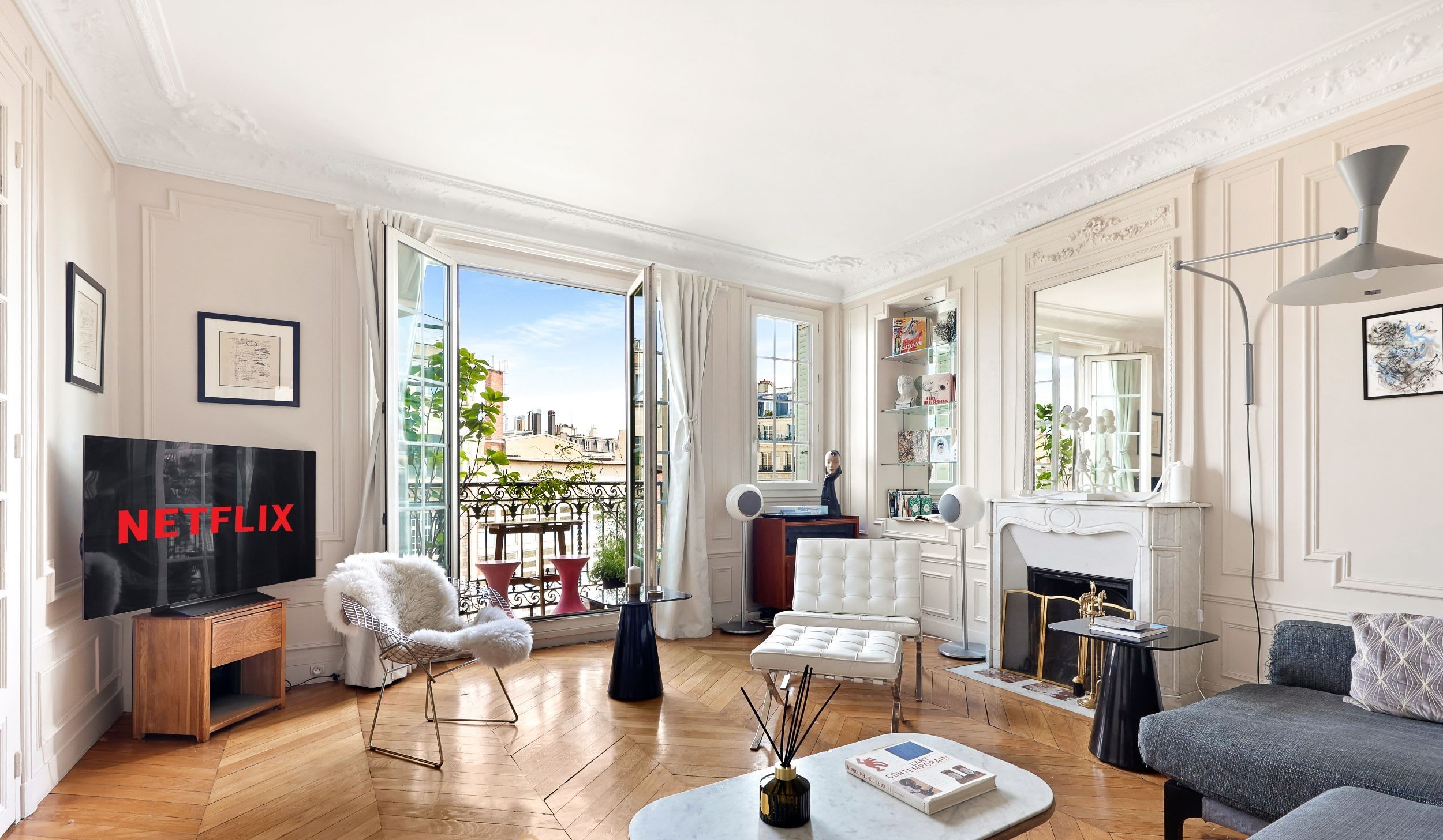 Bright living room with point de Hongrie parquet