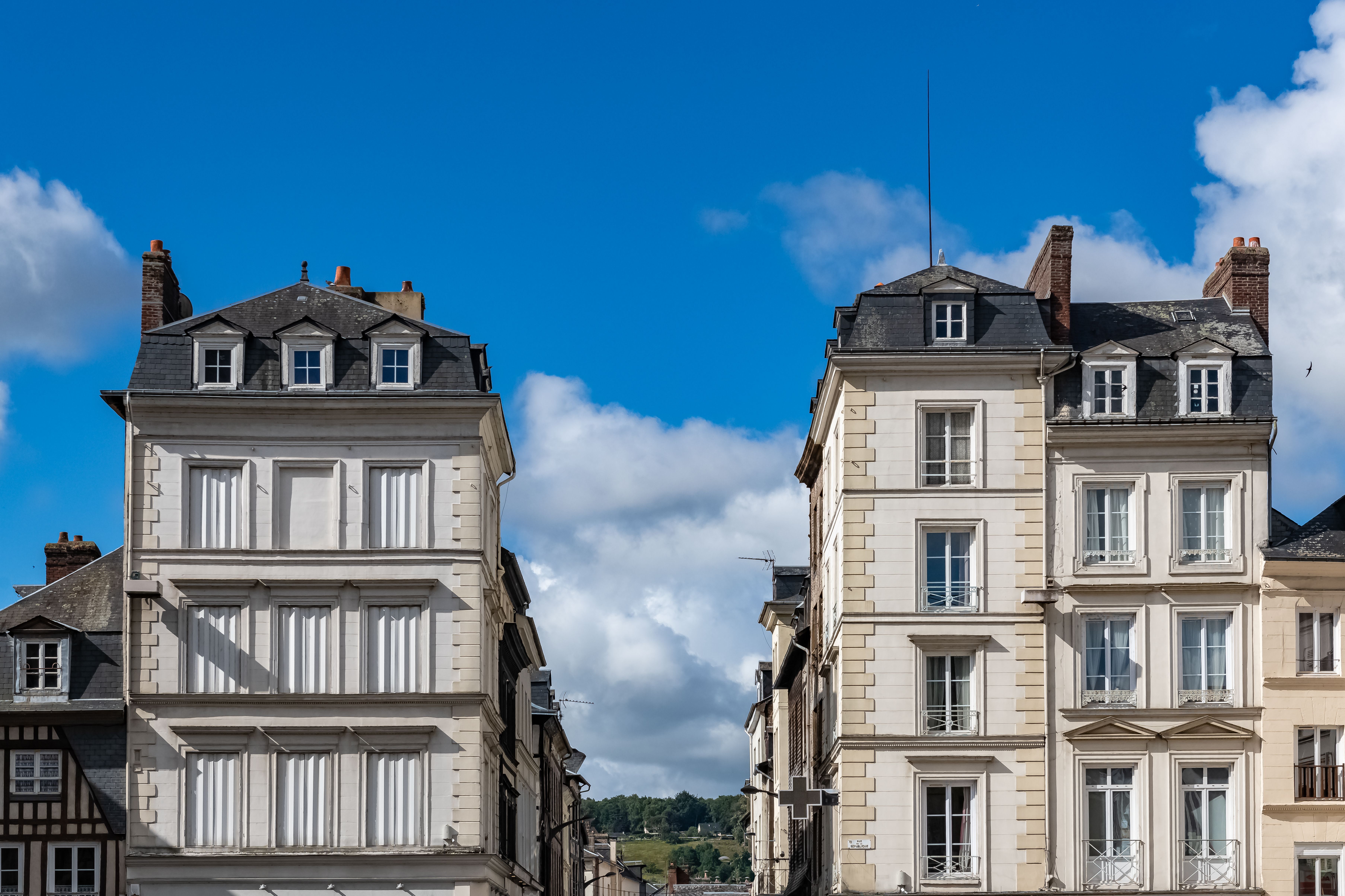 Driving vs public transport for American expats in Paris