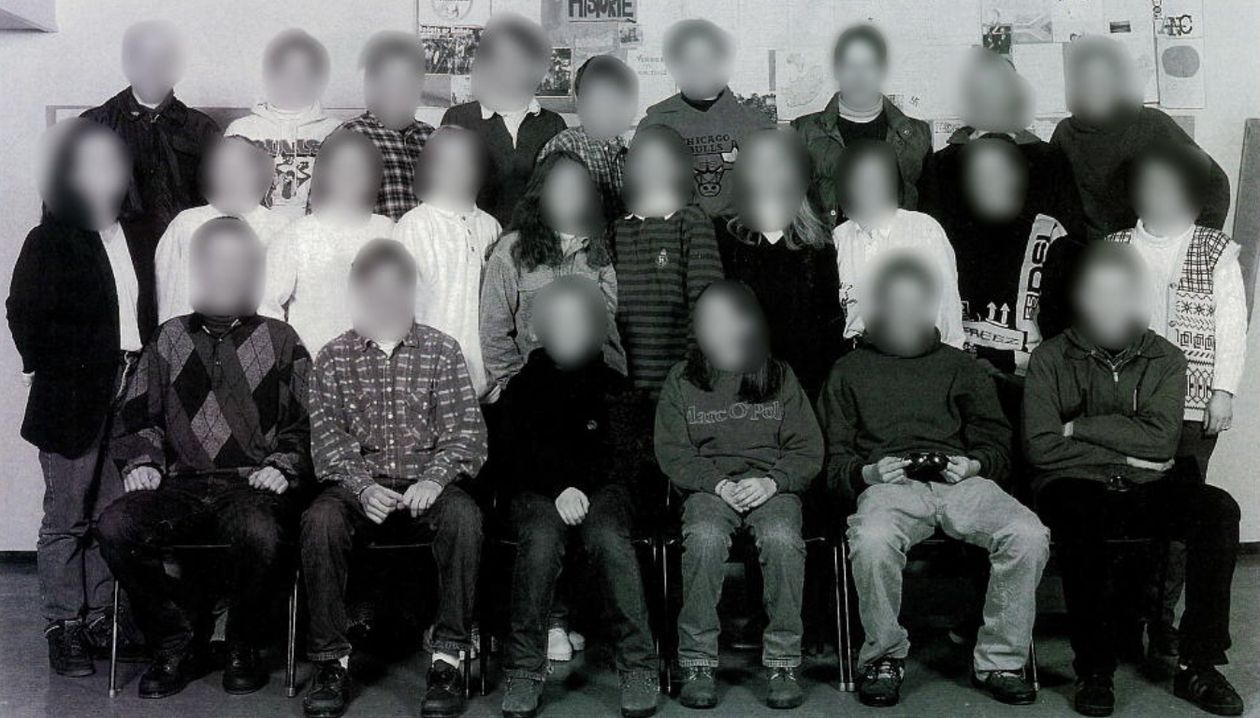 Klassebilde fra Breiviks klasse fra videregående. Alle ansiktene er sensurert.