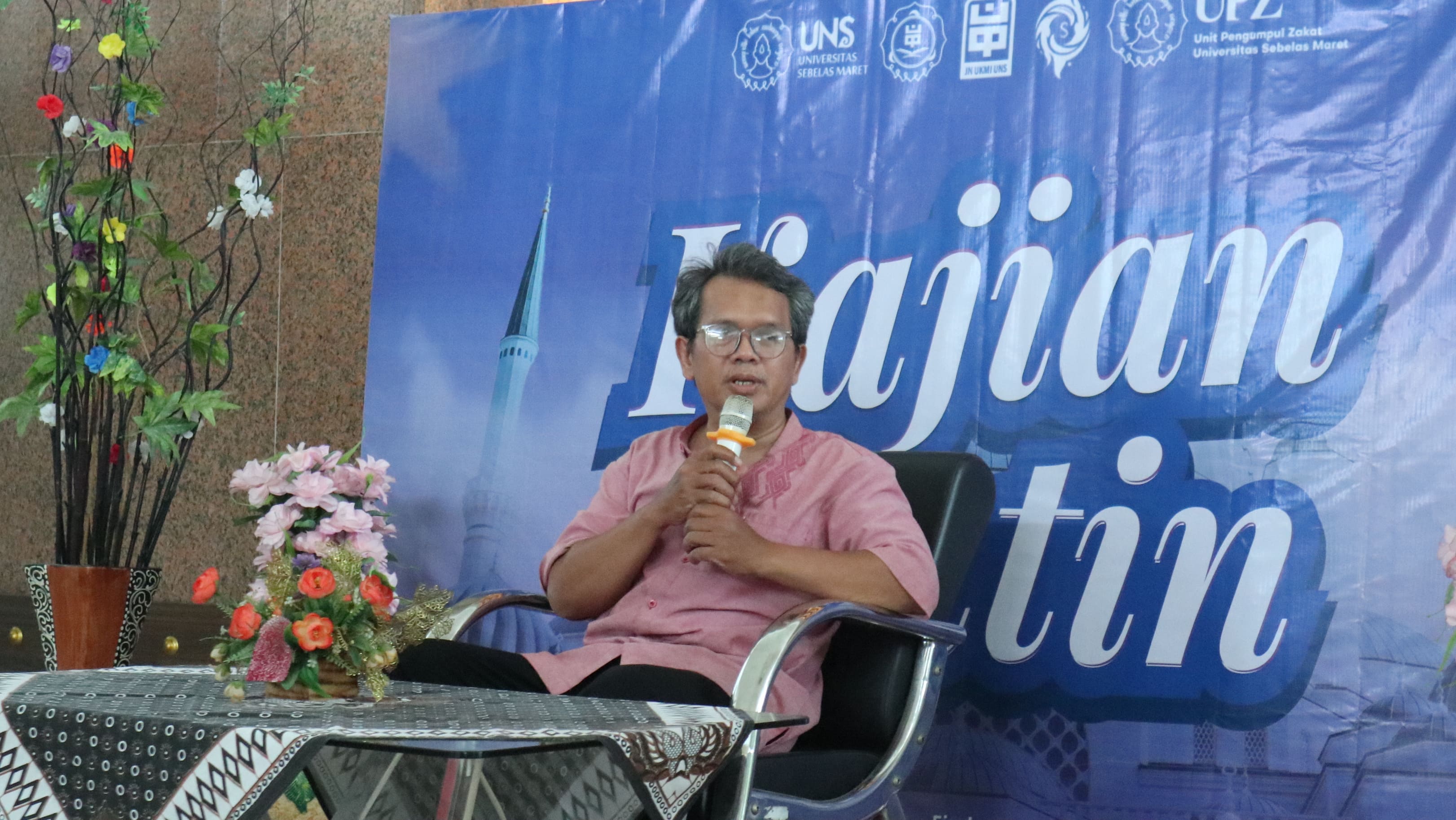 Meneladani Buya Hamka: Membangun Pribadi Hebat di Tengah Krisis Identitas