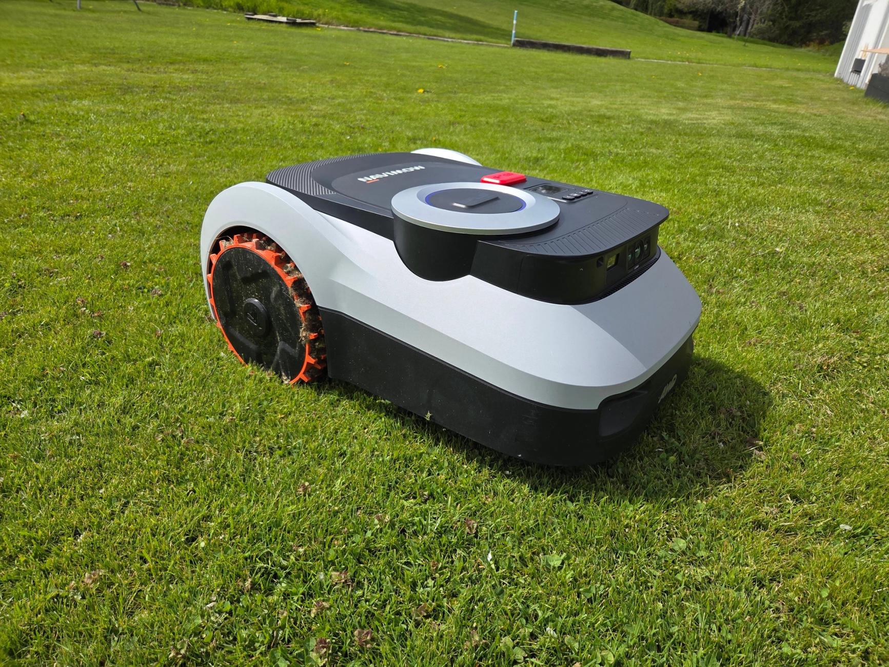 Segway Navimow i220E LiDAR Pro - robust val för stora och kuperade gräsmattor