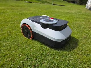Segway Navimow i220E LiDAR Pro - robust val för stora och kuperade gräsmattor
