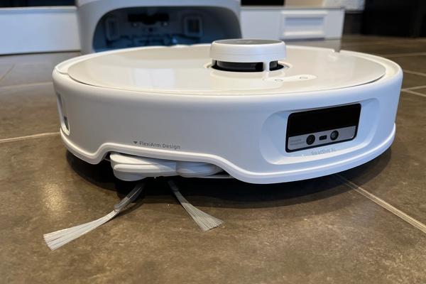 Roborock Qrevo Curv – yksi tämän hetken innovatiivisimmista robotti-imureista