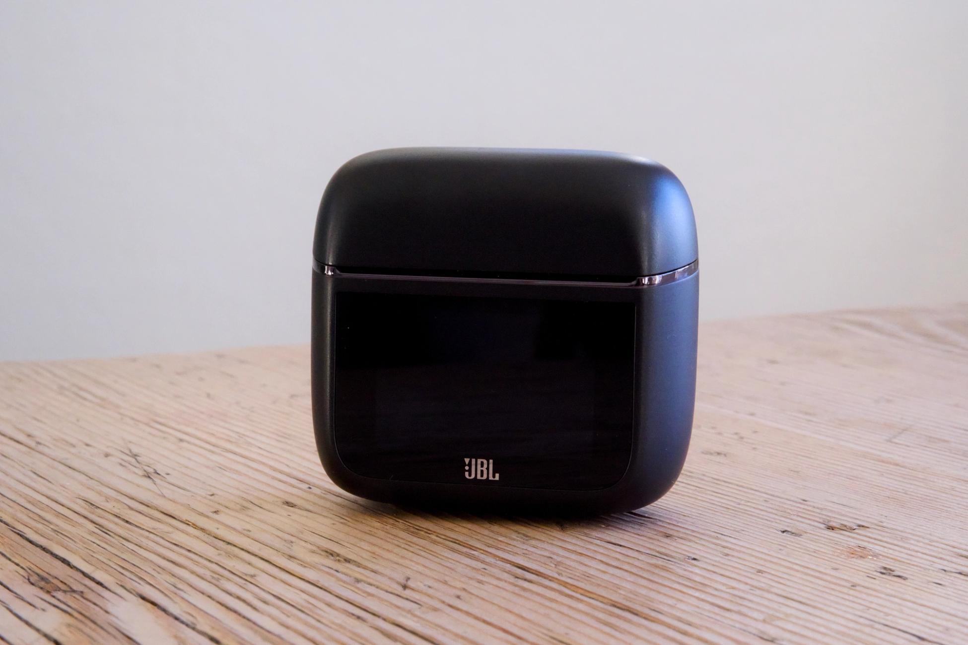 Stilrent etui med skjerm