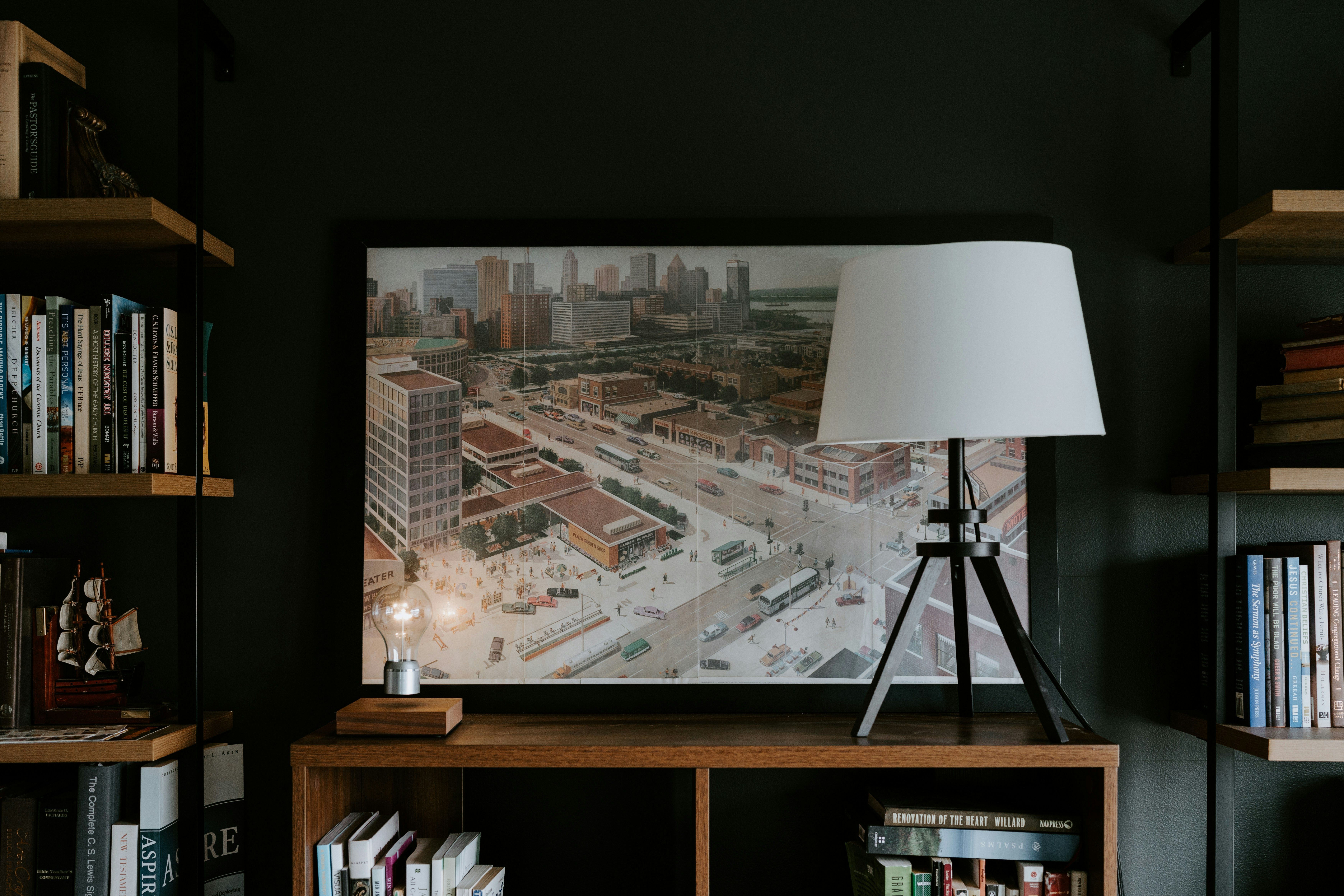 TV that shows a city panorama