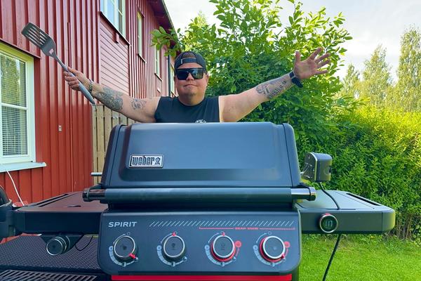 Weber Spirit EPX-435R Stealth - smart gasolgrill i toppklass!